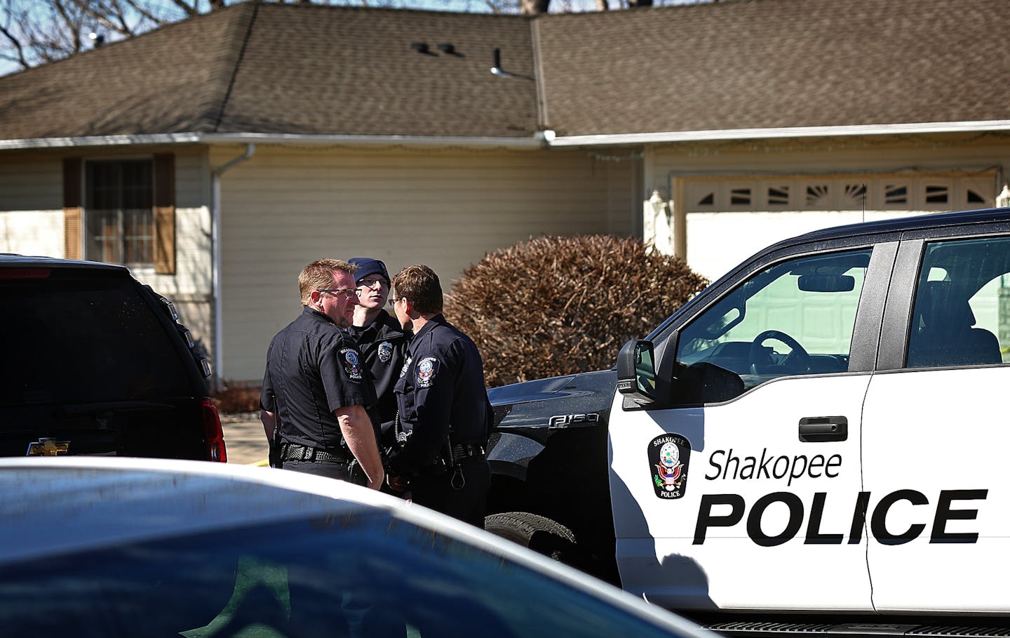 Shakopee Police officers as well as officials from the Minnesota BCA investigate the scene where a man and a woman were found fatally beaten in their home.] JIM GEHRZ &#xef; james.gehrz@startribune.com / Shakopee, MN / April 12, 2016 /9:00 AM &#xf1; BACKGROUND INFORMATION: A man and woman in their 60s were found fatally beaten in their Shakopee home, and police are looking for the killer but say this was not a random act.