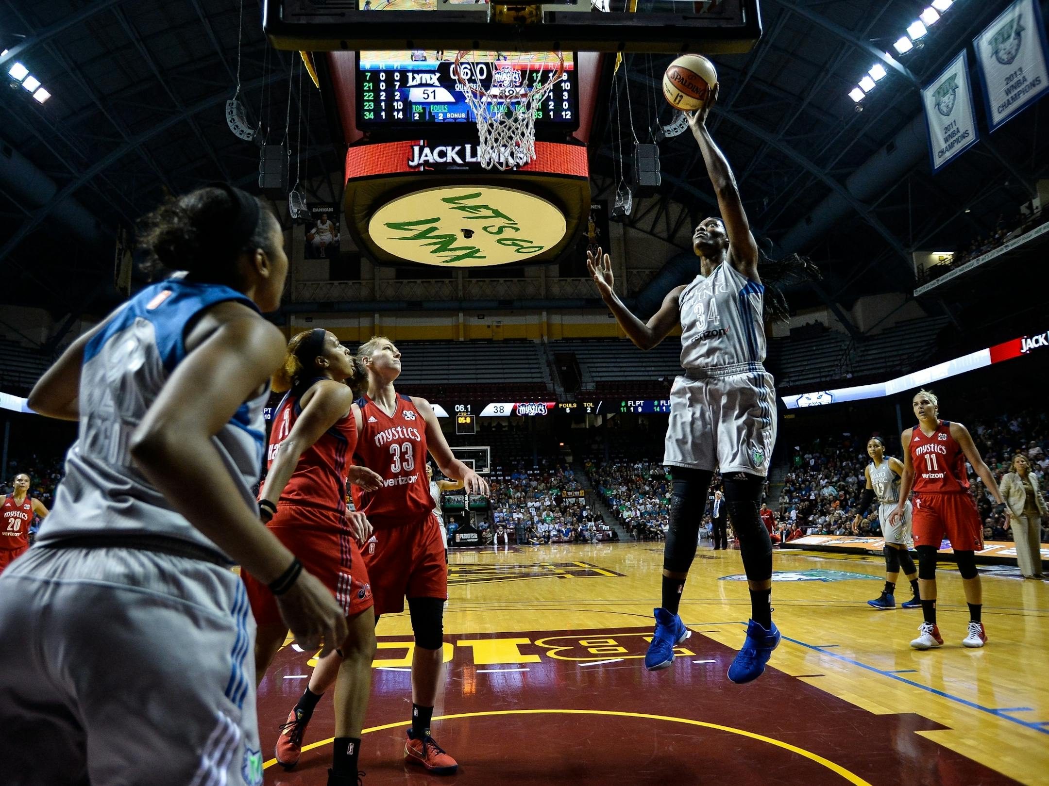 Minnesota Lynx center Sylvia Fowles (34) scored a basket in the final seconds of the second quarter against the Washington Mystics. She scored 16 in the half.