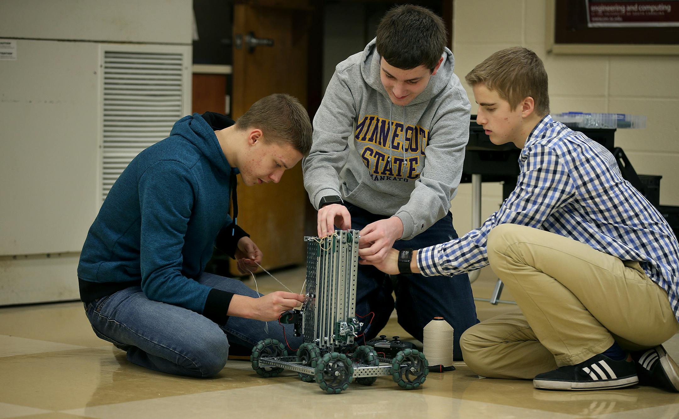 Osseo High School senior Zach Budde, 17, left, Marcus Corbin, 17, center, and Sam Carroll, 17, worked on a robotics project during the "Project Lead the Way" class, at Osseo High, Monday, December 8, 2014 in Osseo, MN. ] (ELIZABETH FLORES/STAR TRIBUNE) ELIZABETH FLORES &#x2022; eflores@startribune.com