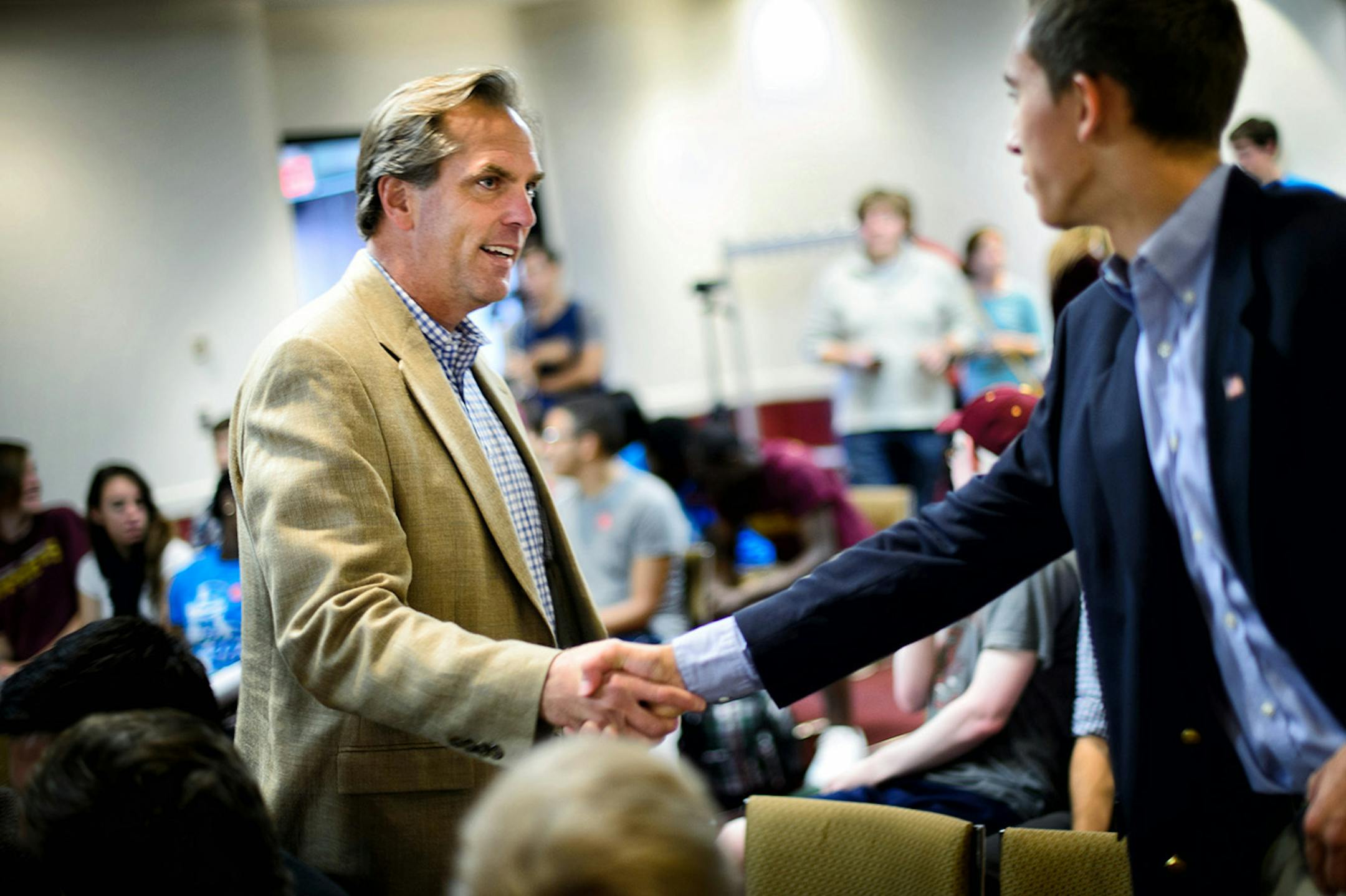 Mike McFadden greeted University of Minnesota students before speaking and answering questions at a town hall style gathering. ] Tuesday, September 23, 2014 GLEN STUBBE * gstubbe@startribune.com