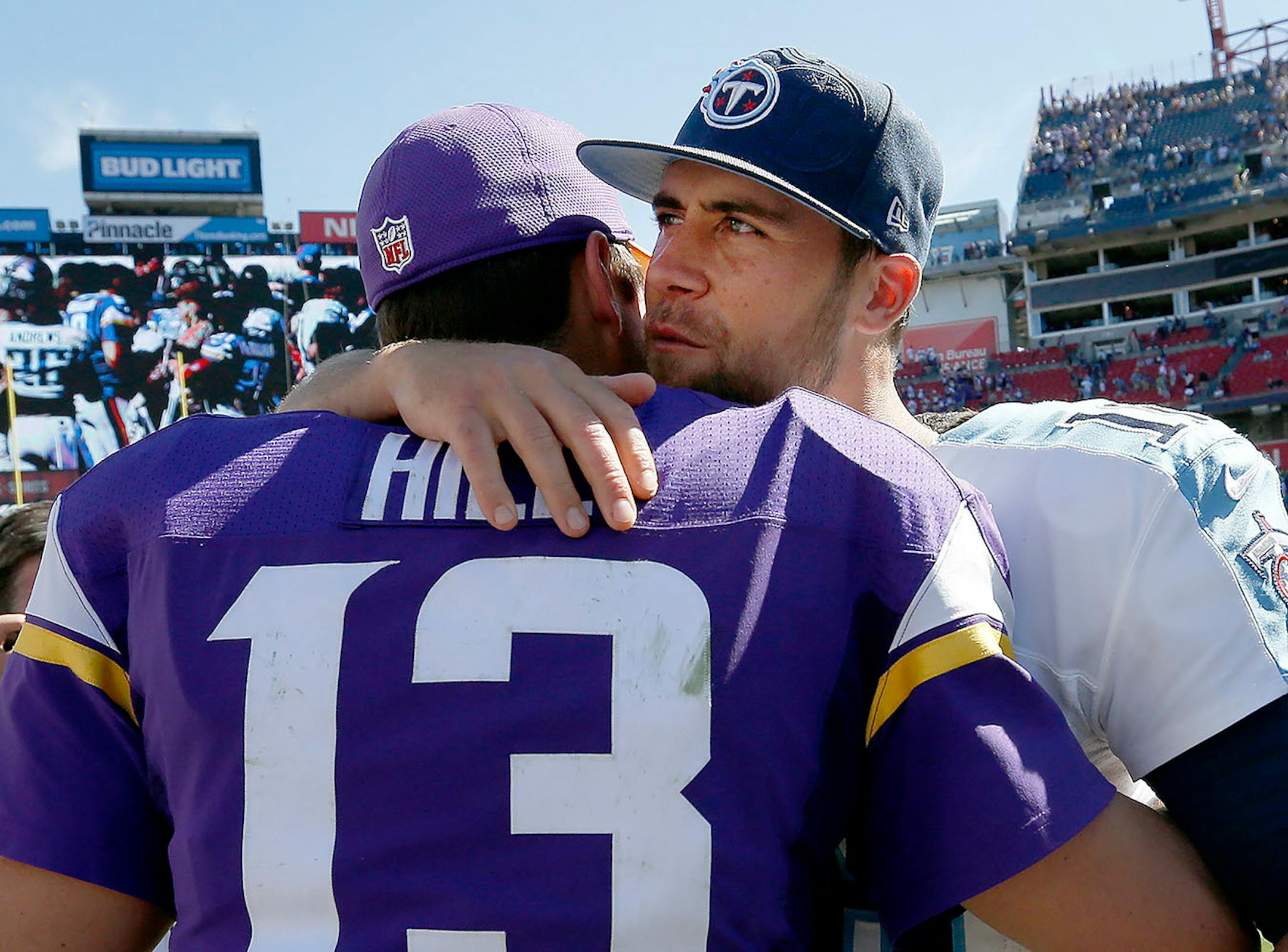 Shaun Hill (13) got a hug from Matt Cassel at the end of the game. ] CARLOS GONZALEZ cgonzalez@startribune.com - September 11, 2016, Nashville, TN, Nissan Stadium, NFL, Minnesota Vikings vs. Tennessee Titans