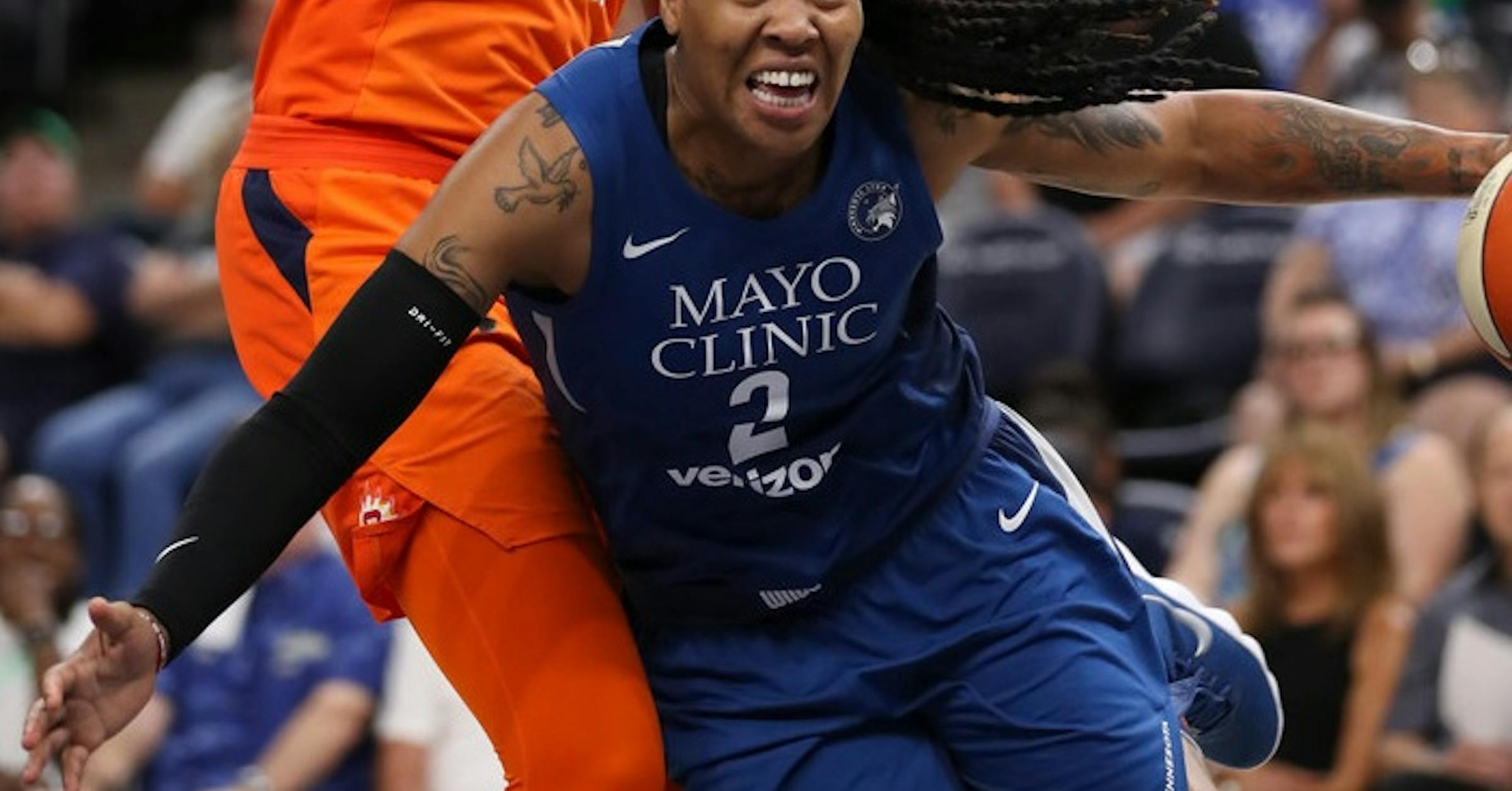 Lynx sign forwards Erlana Larkins, Kelsey Griffin