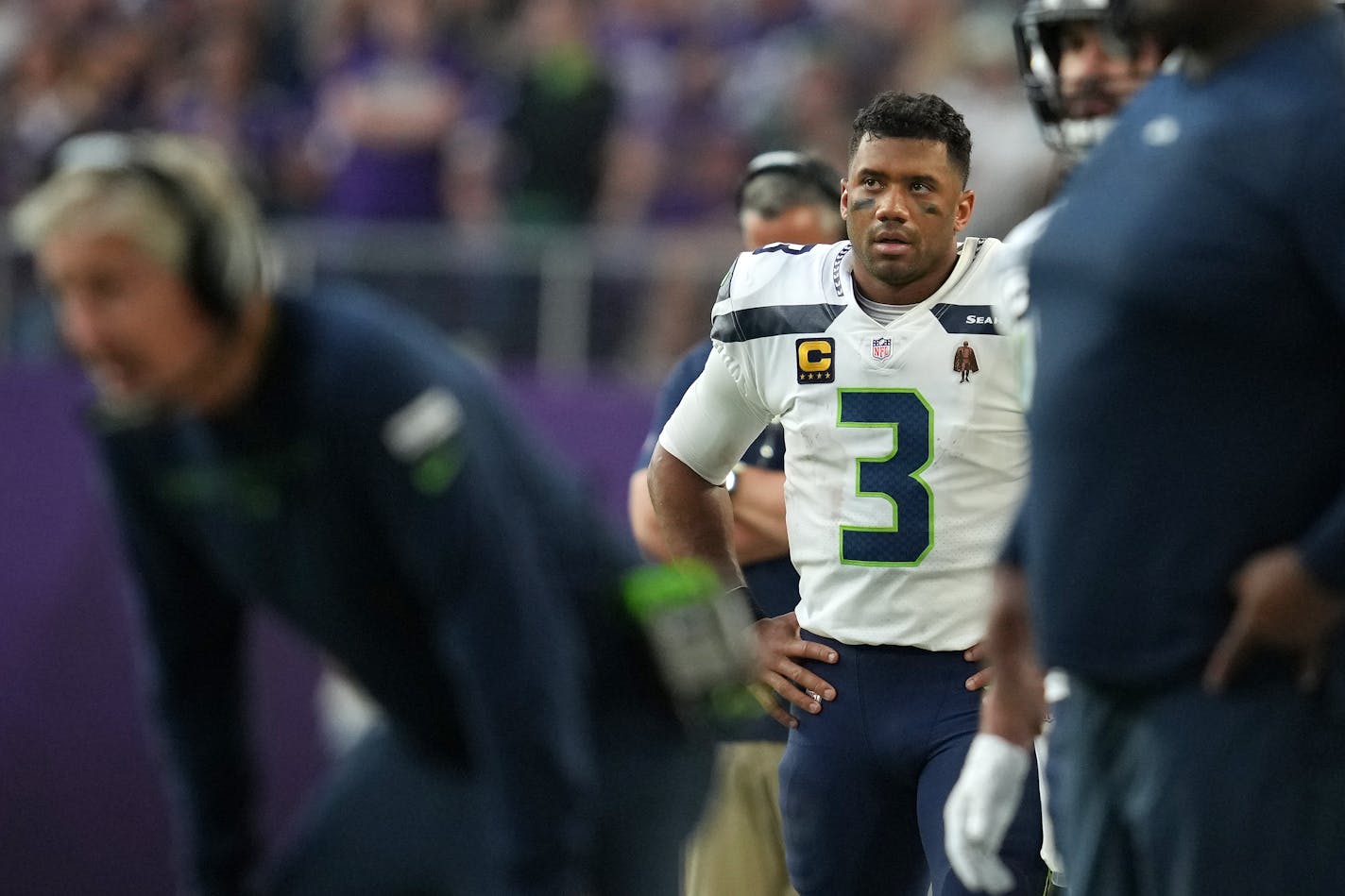 Seattle Seahawks quarterback Russell Wilson (3) watched from the sidelines late in the fourth quarter. ] ANTHONY SOUFFLE • anthony.souffle@startribune.com