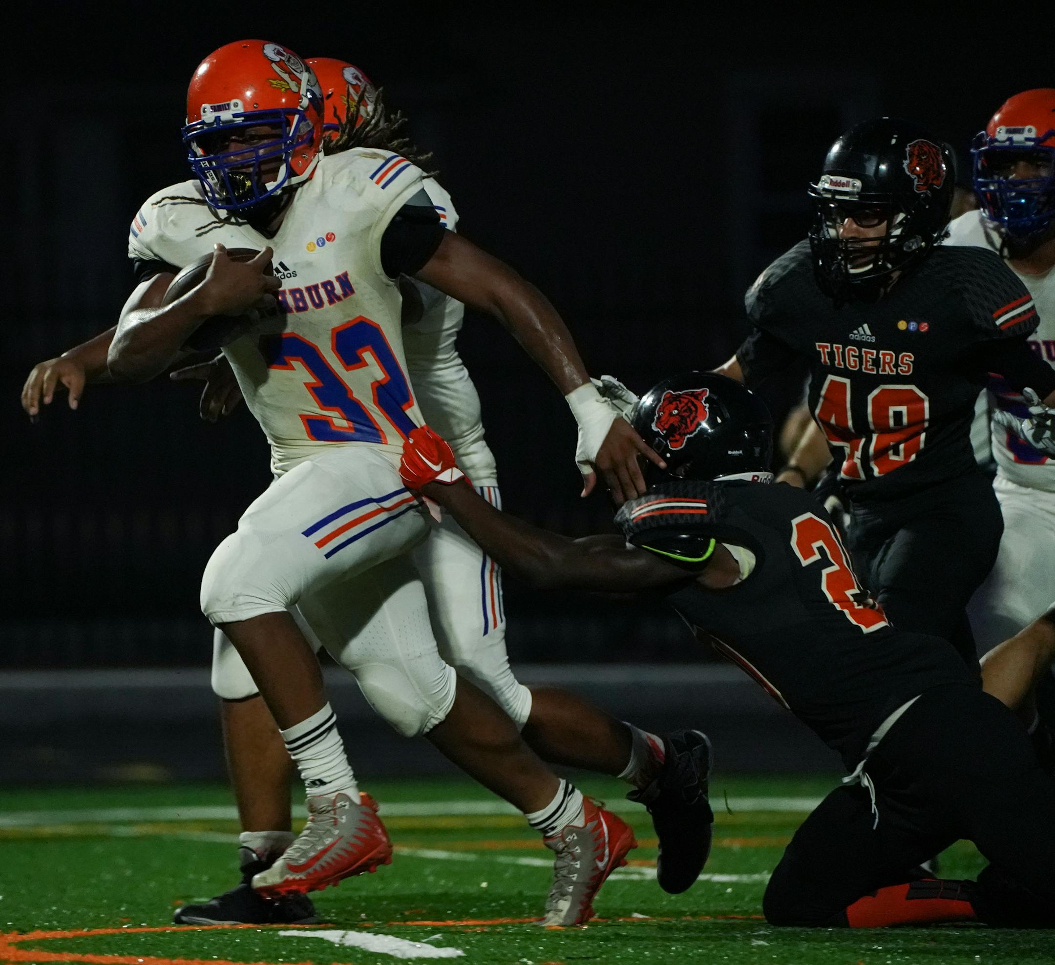 Washburn running back Ramon Lee Jr. (32) evaded a tackle by Minneapolis South Sylence McKinnie (20) in the first half. ] Shari L. Gross • shari.gross@startribune.com Minneapolis South hosted Washburn High School for a football game on Friday night, Sept. 20, 2019. South's homecoming was the first game played under the new stadium lights.