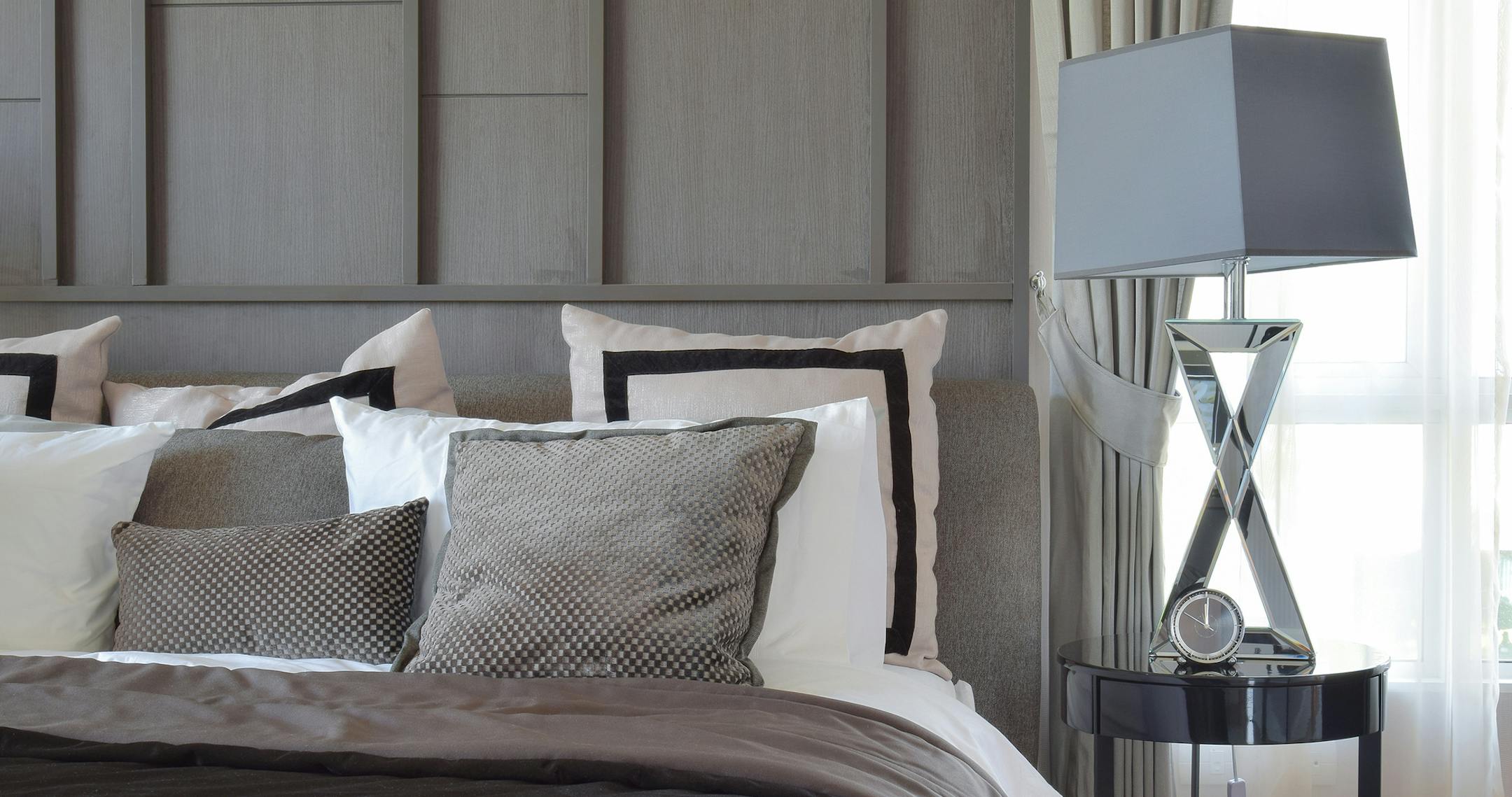 istock
To get the look the look of a luxury hotel suite at home, pile on rich linens, memorable task lighting and standout patterns and textures.