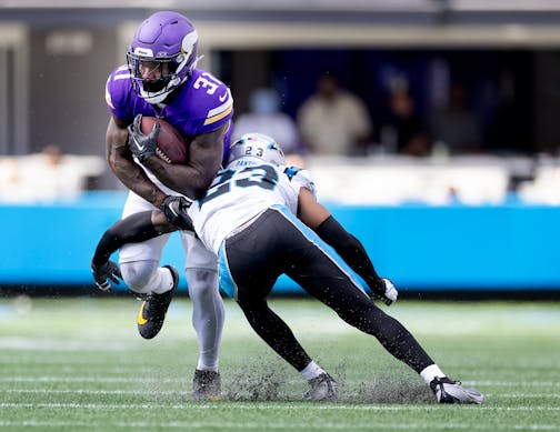 Minnesota Vikings running back Cam Akers (31) attempts to avoid a tackle in the third quarter.