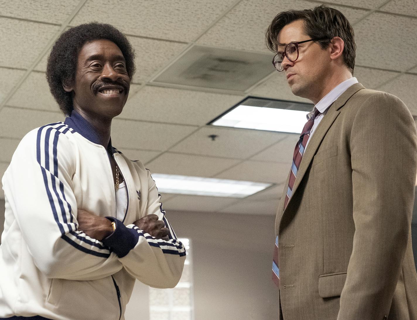 Don Cheadle as Maurice Monroe and Andrew Ranells as Blair Pfaff in BLACK MONDAY (Episode 1, "365") - Photo: Erin Simkin/SHOWTIME - Photo ID: BLACKMONDAY_100_3517