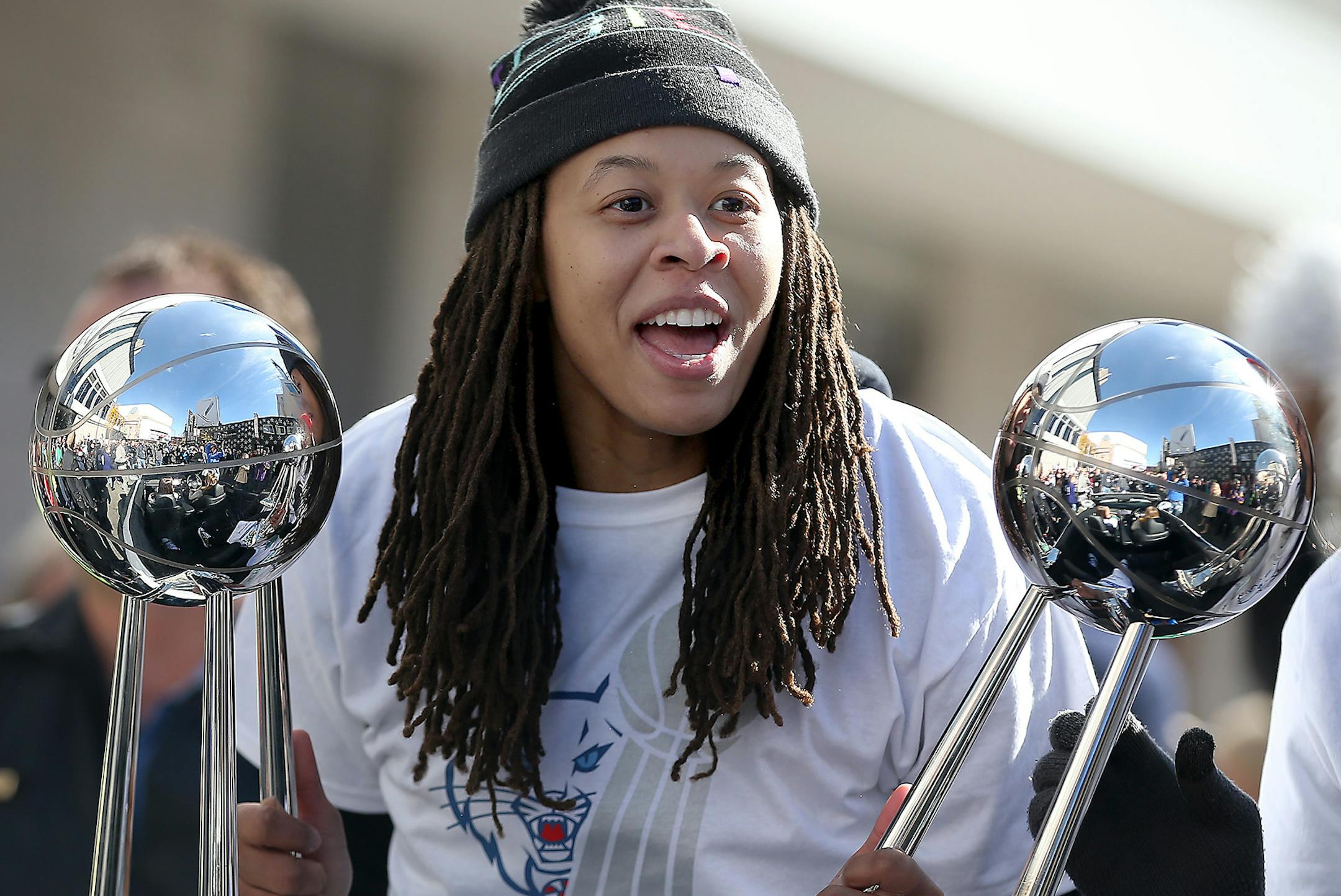 Minnesota Lynx Seimone Augustus greeted fans during their Championship parade along Hennepin Avenue, Friday, October 16, 2015 in Minneapolis, MN. ] (ELIZABETH FLORES/STAR TRIBUNE) ELIZABETH FLORES • eflores@startribune.com