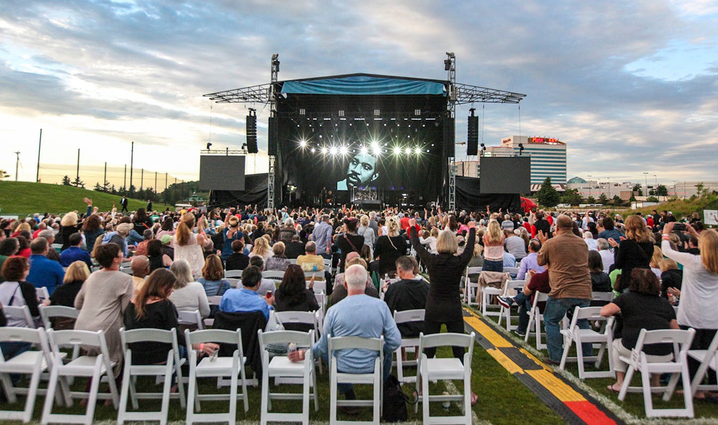 Lionel Richie at the new Mystic Lake amphitheater