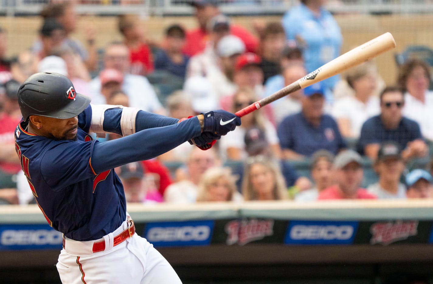 Minnesota Twins designated hitter Byron Buxton (25) gets a base hit against the Chicago White Sox in the first inning Friday, July 15, 2022 at Target Field in Minneapolis. ]