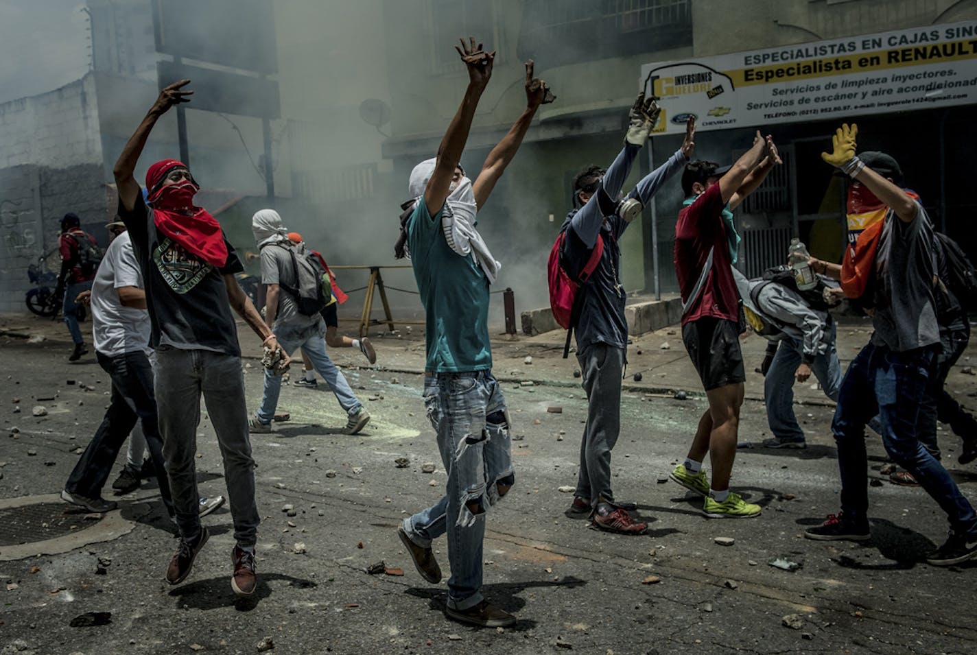 Scenes of unrest in Caracas, Venezuela, where protests against the government of President Nicolas Maduro were met by riot police wielding rubber bullets and tear gas, April 19, 2017. Venezuela is in crisis, and residents face daily struggles over food and medicine shortages, and one of the highest crime rates in the world. (Meridith Kohut/The New York Times)