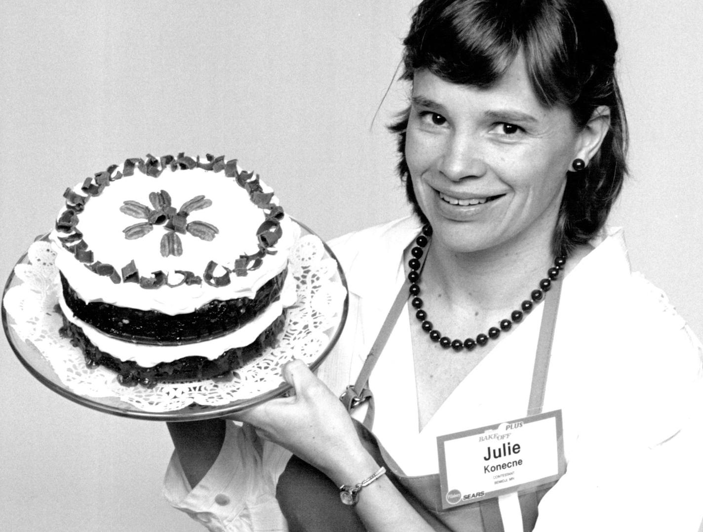 January 24, 1990 College music teacher Julie Konecne struck a winning chord at the 33rd Pillsbury BAKE-OFF&#xa8; contest Feb. 16 when her Chocolate Praline Layer Cake was selected grand prize winner. The Bemidji, Minn., woman's top performance earned her $40,000 in cash plus a $10,000 kitchen makeover from co-sponsor Sears, Roebuck and Co.