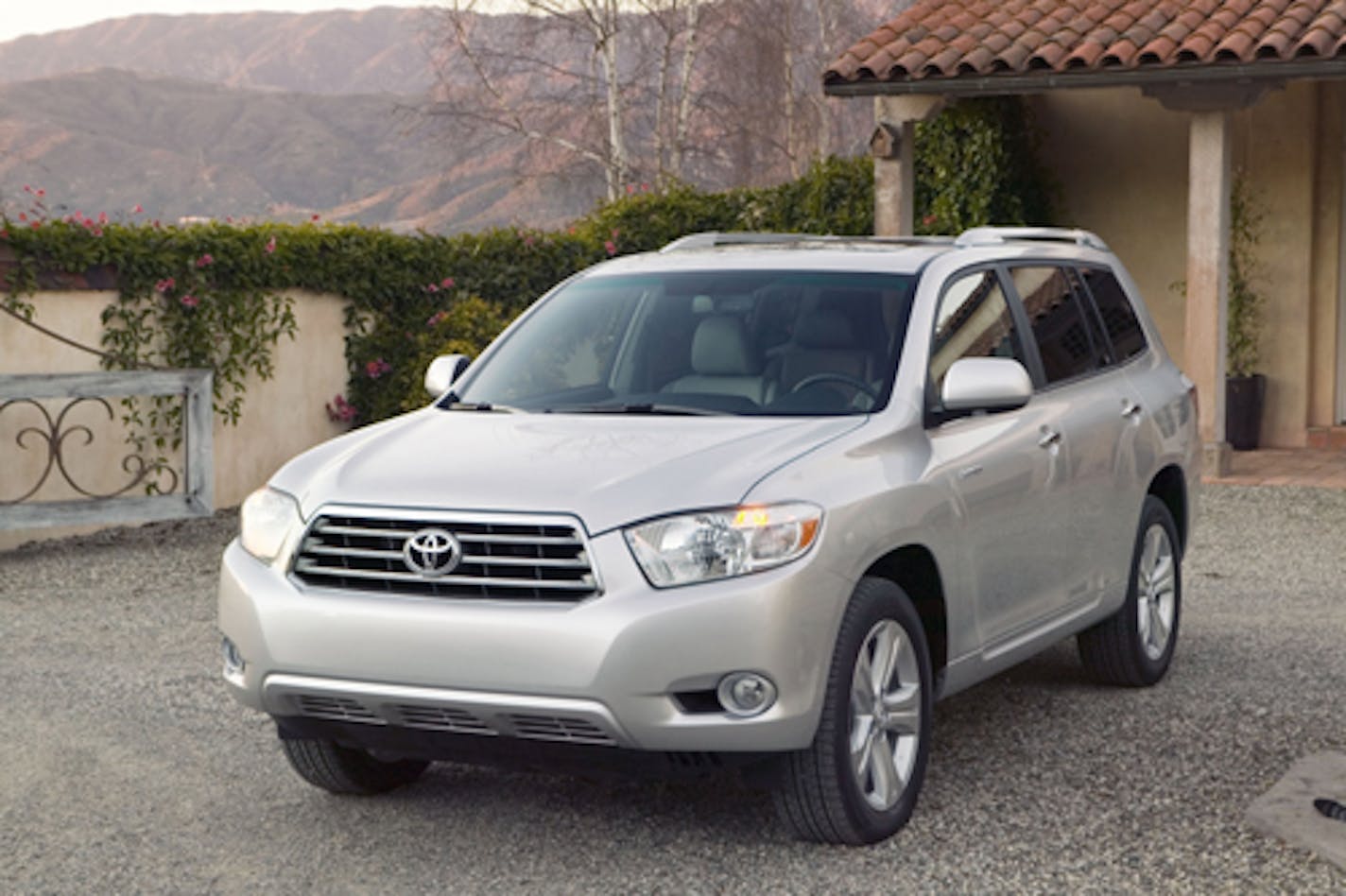 Toyota Motor Sales (TMS), USA, Inc., unveiled the all-new next-generation Highlander and Highlander Hybrid mid-size sport utility vehicles (SUV) at a press conference at the 2007 Chicago Auto Show. The 2008 Highlander is significantly larger, roomier and more powerful than the vehicle it replaces.