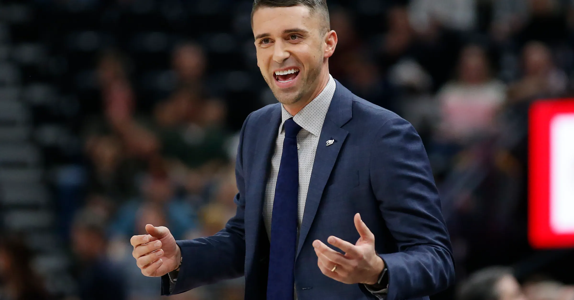 Ryan Saunders Ryan Saunders spends time with Gophers, praises Ben Johnson's coaching