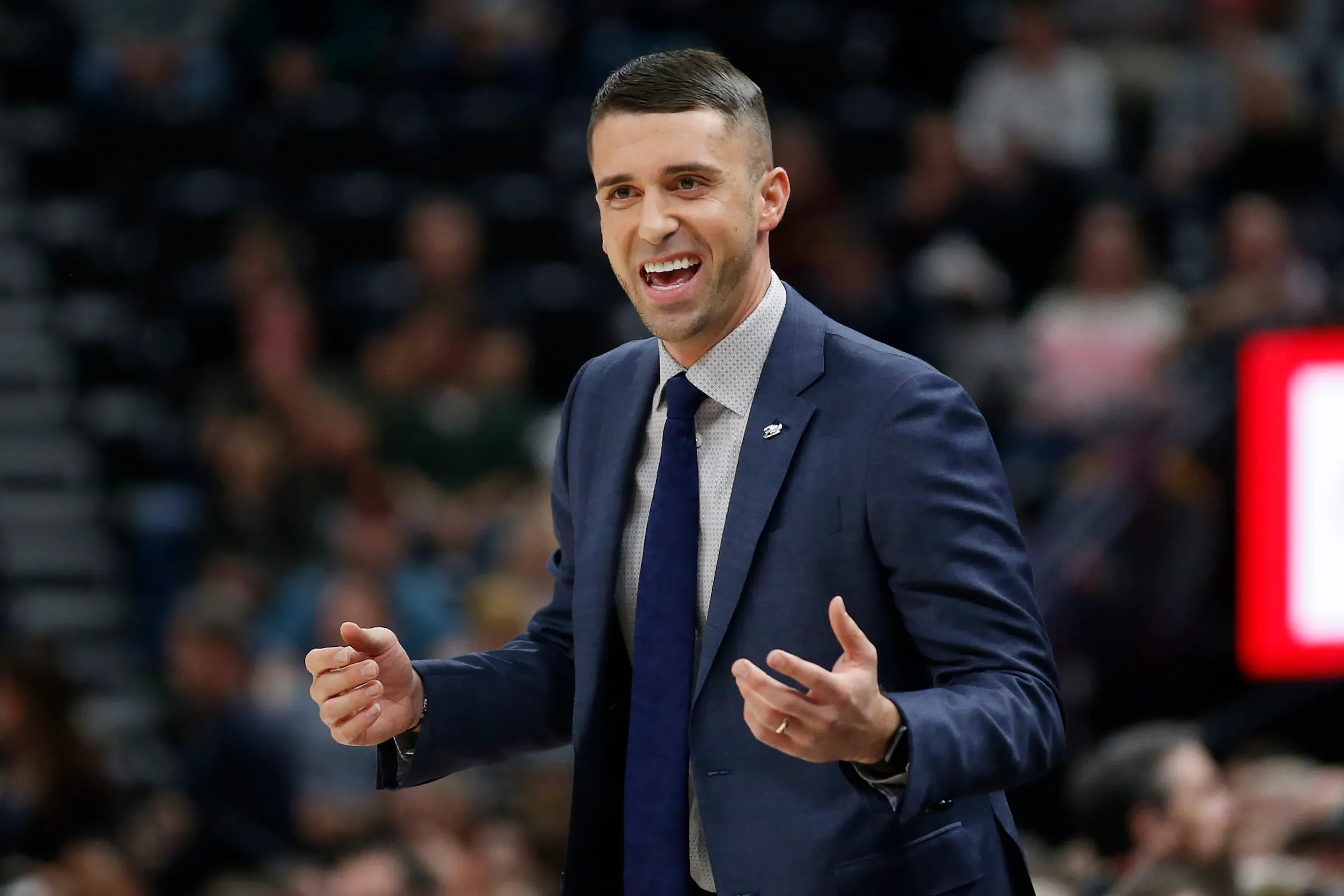 Ryan Saunders spends time with Gophers, praises Ben Johnson's coaching