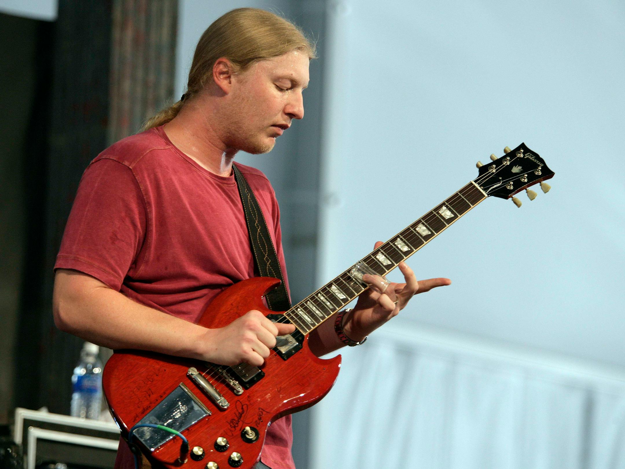 Derek Trucks of the Derek Trucks Band performs during the 2008 New Orleans Jazz & Heritage Festival at the New Orleans Fairgrounds Racetrack in New Orleans, Sunday, May 4, 2008.