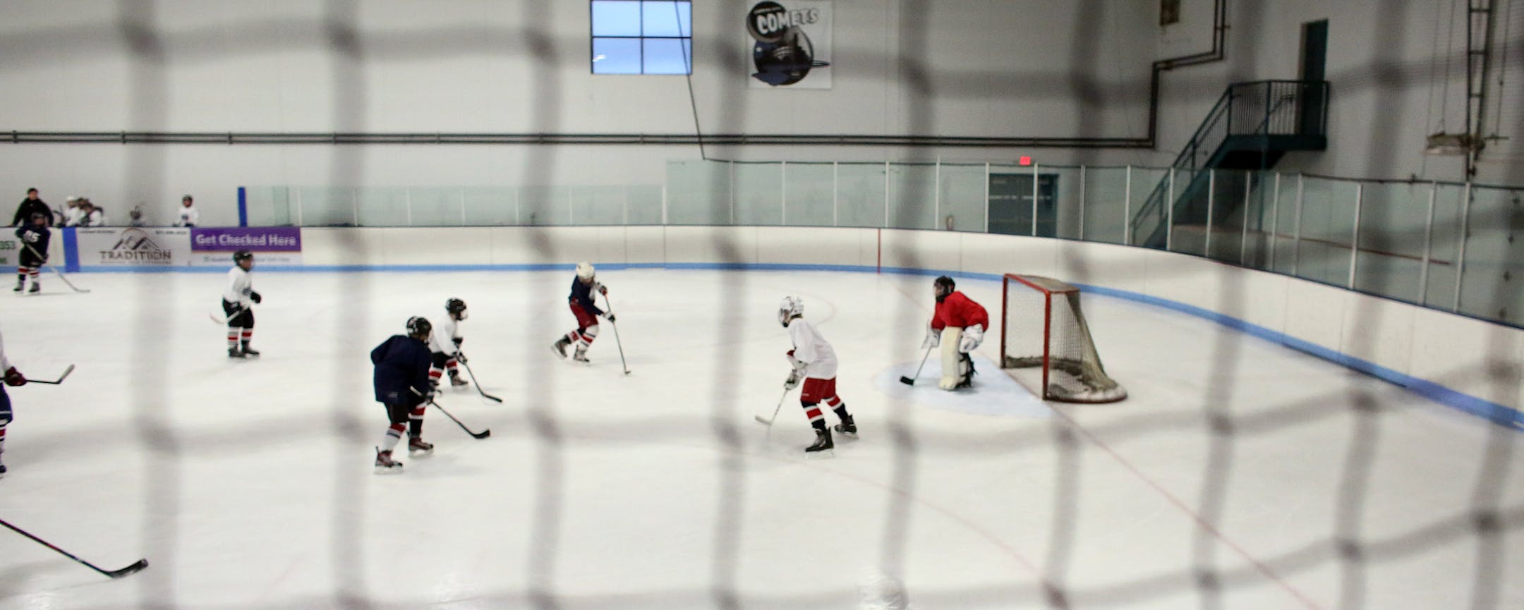 The St. Paul Capitols squirts played at the Highland Ice Arena. ] (KYNDELL HARKNESS/STAR TRIBUNE) kyndell.harkness@startribune.com With youth participation down and the number of St. Paul high school teams dropping from 6 to 3 in recent years, Ramsey County is beginning a discussion on the future of its 11 ice sheets in the changing marketplace. At the Highland Ice Arena in St. Paul, Min, Thursday, April 3, 2014.