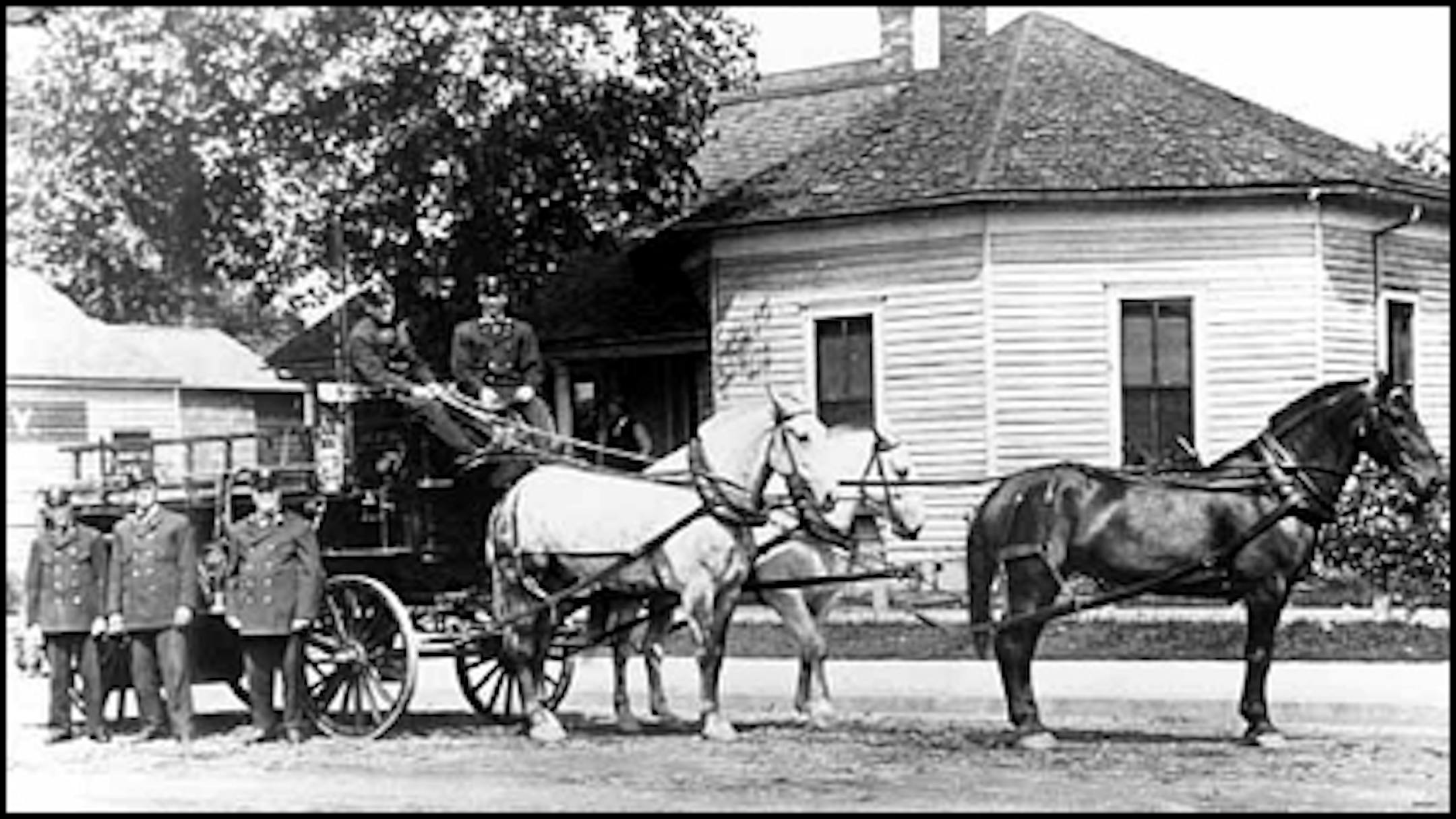 Minneapolis Engine Company 7 in about 1909