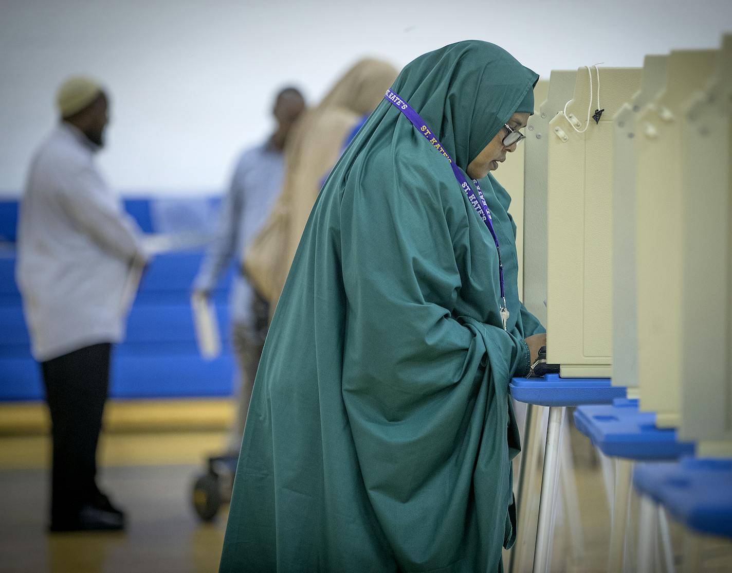 Safiya Ali voted at the Brian Coyle Community Center on primary election day, Tuesday, August 14, 2018 in Minneapolis, MN. ] ELIZABETH FLORES &#x2022; liz.flores@startribune.com