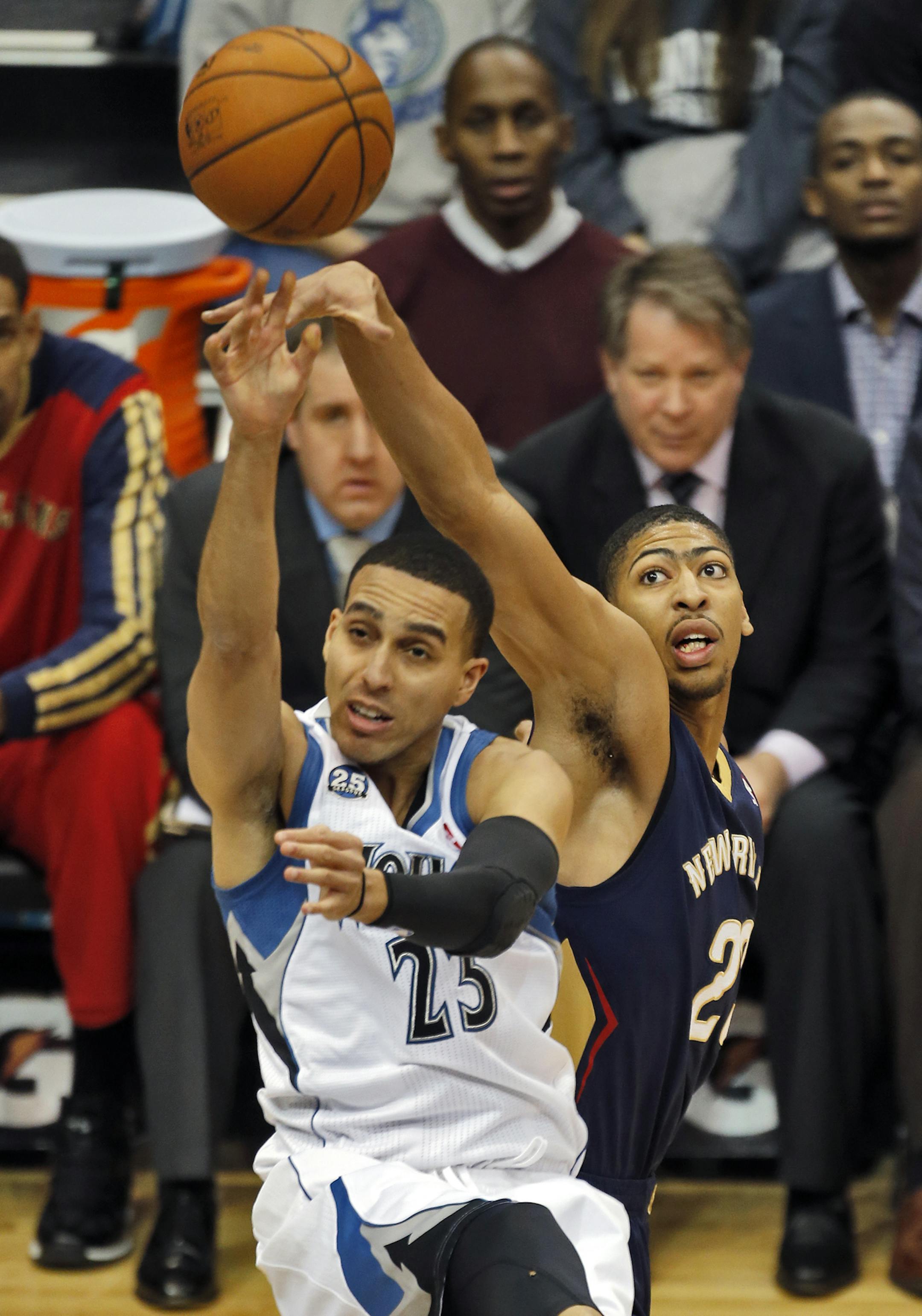 Kevin Martin went up for two points beating the Pelicans' Anthony Davis on the play.