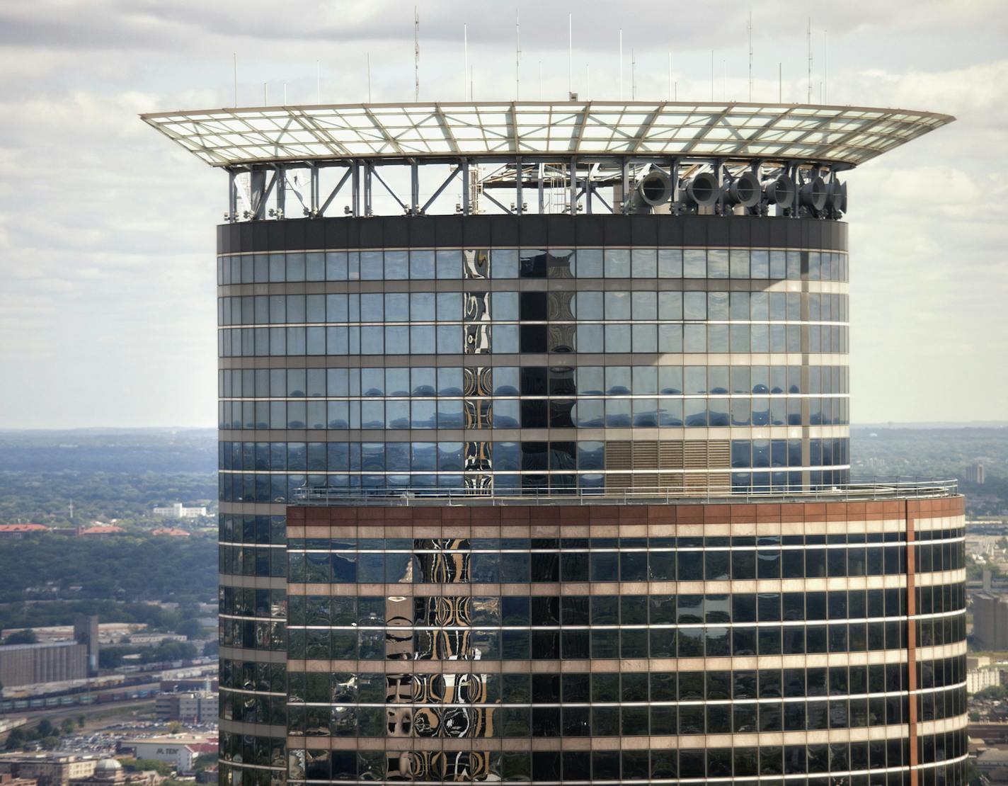 Capella Tower at 225 South Sixth St. Tuesday September 6, 2011. ] GLEN STUBBE * gstubbe@startribune.com Minneapolis skyline from the 51st floor of IDS Tower ORG XMIT: MIN2013081217314285