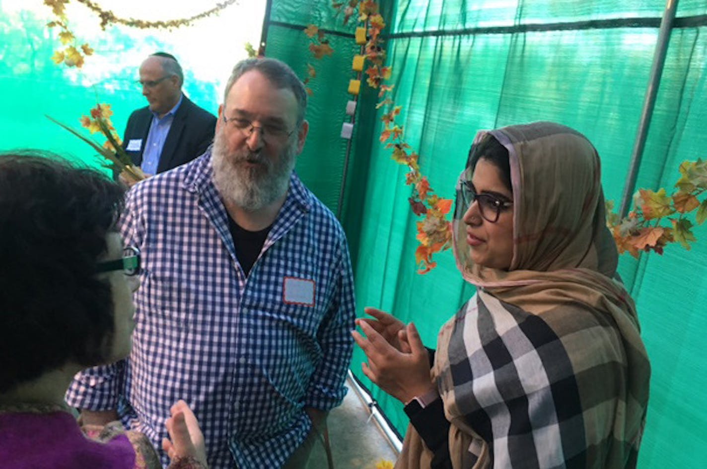 Syeda Tarannum, right, of the Northwest Islamic Community Center, chatted with Rabbi George Nudell and Liba Casson Nudell.