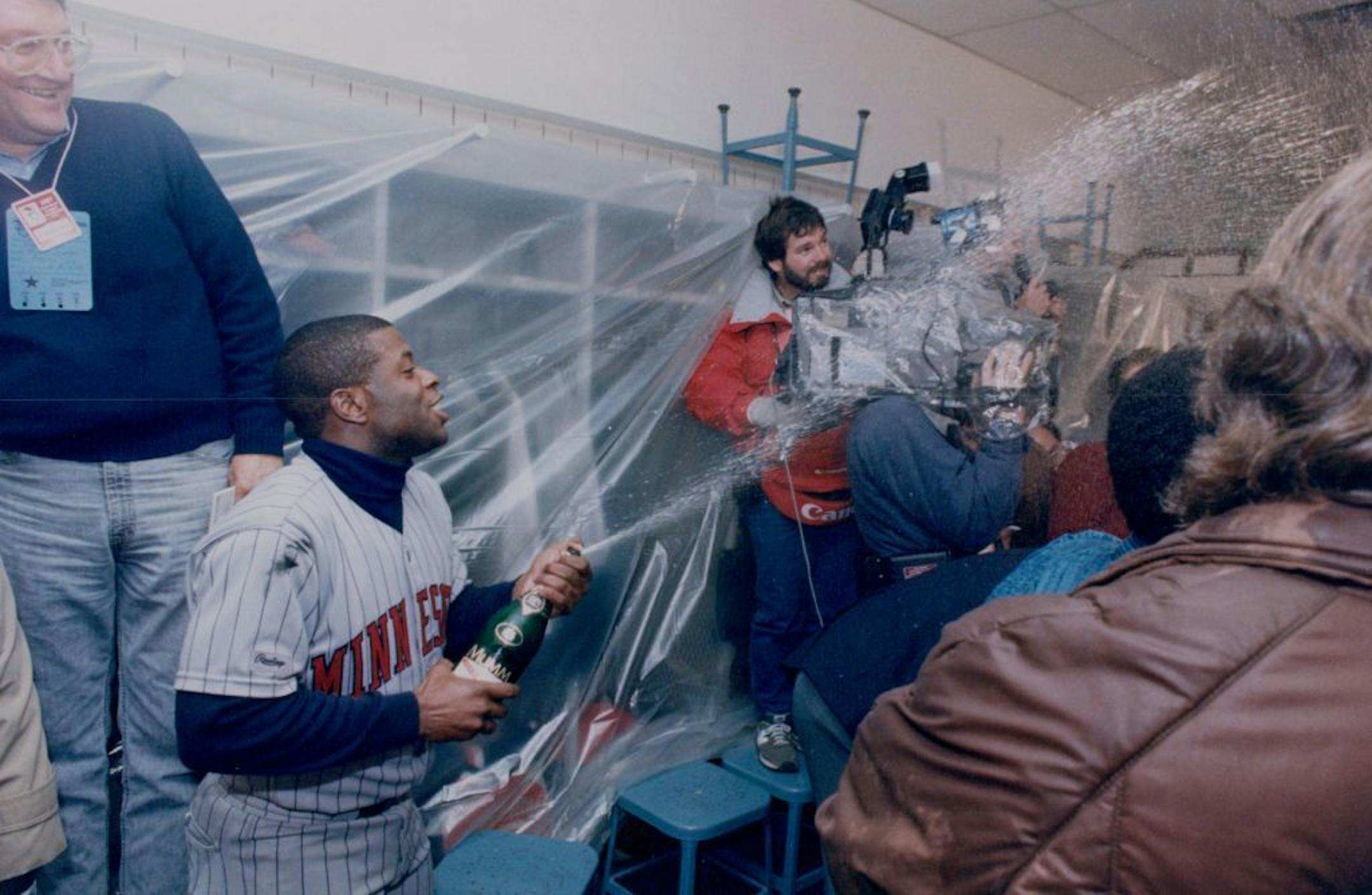 Al Newman celebrating after the Twins beat the Tigers 9-5 to win the American League Championship Series in 1987.