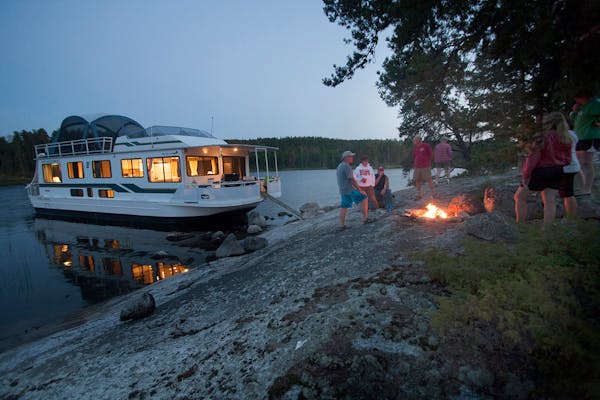 Houseboating in Voyageurs National Park