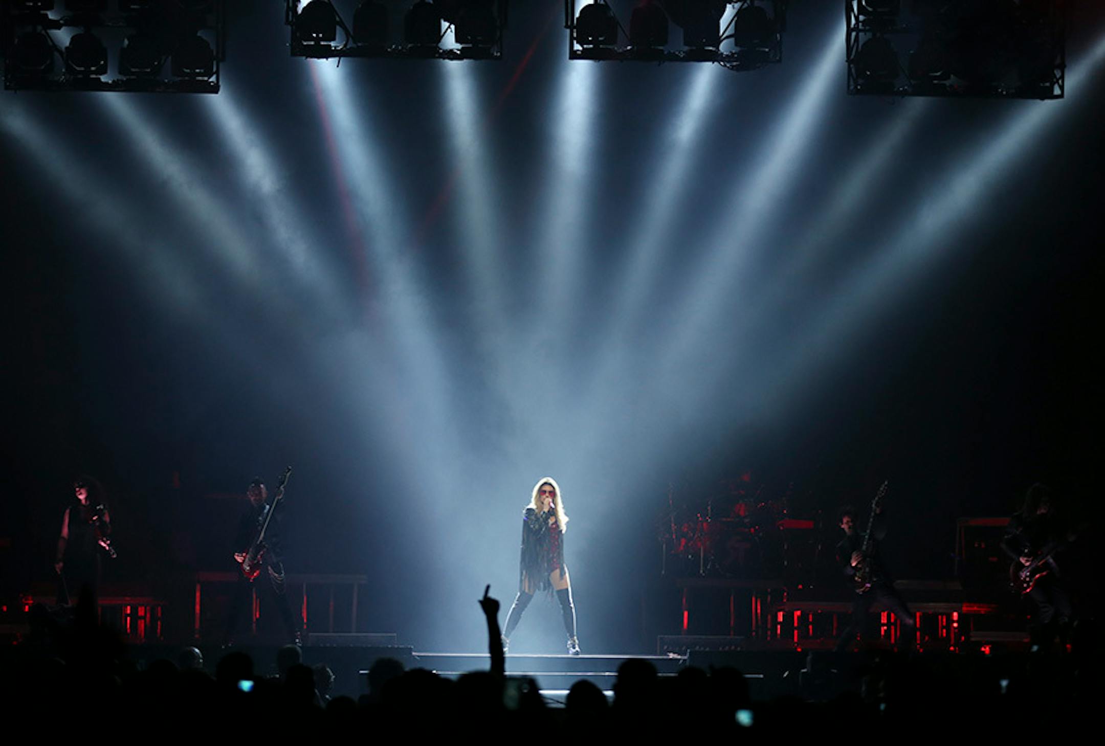 Shania Twain early in her show at Target Center Tuesday night. ] JEFF WHEELER ï jeff.wheeler@startribune.com Country superstar Shania Twain, after a long hiatus from the road, brought her Rock This Country Tour to Target Center in Minneapolis Tuesday night, July 28, 2015.