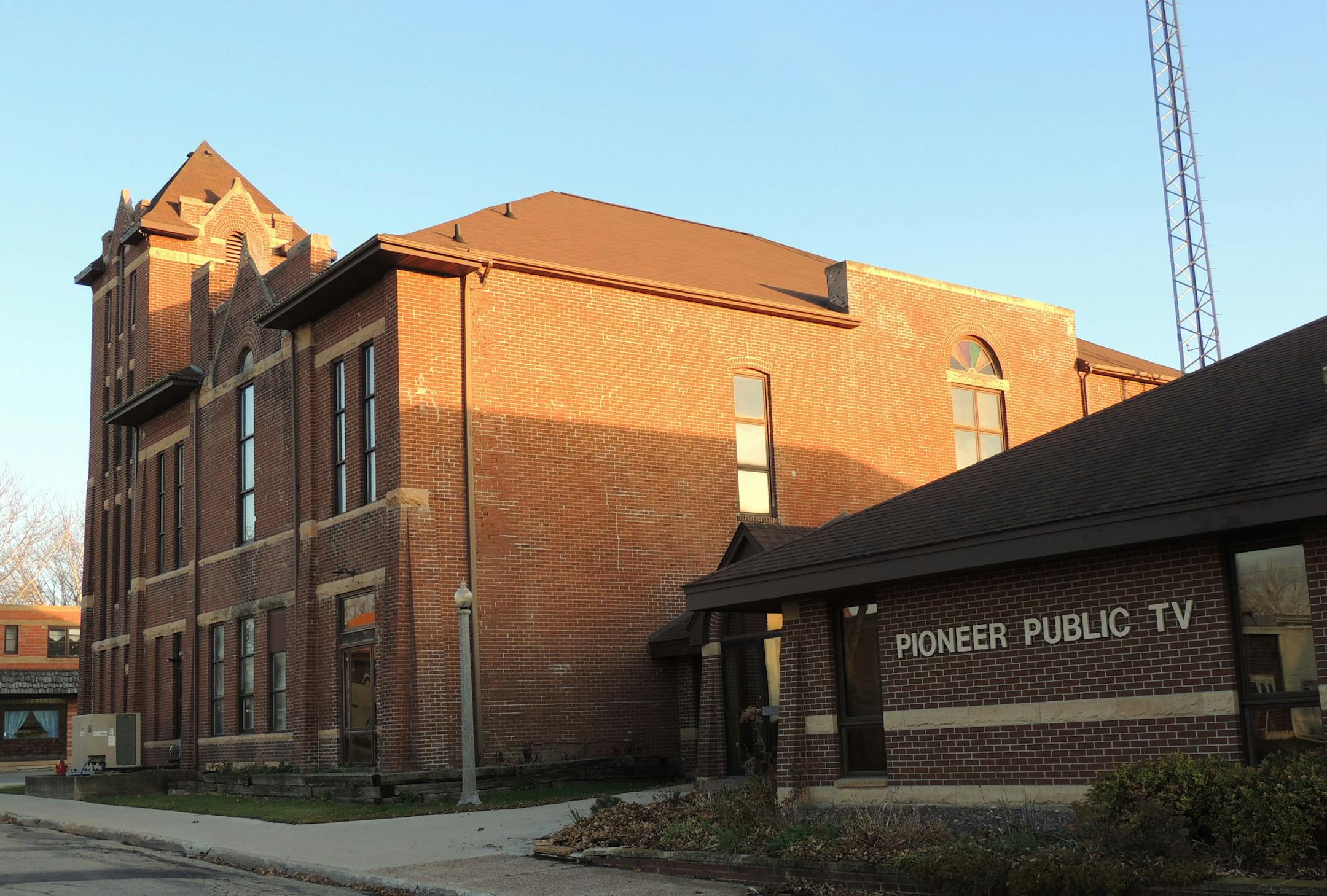 Pioneer Public Television is refurbishing Appletonís historic Opera House, where it recently recorded and broadcast a concert by folksinger Charlie Roth, who grew up in nearby Madison.