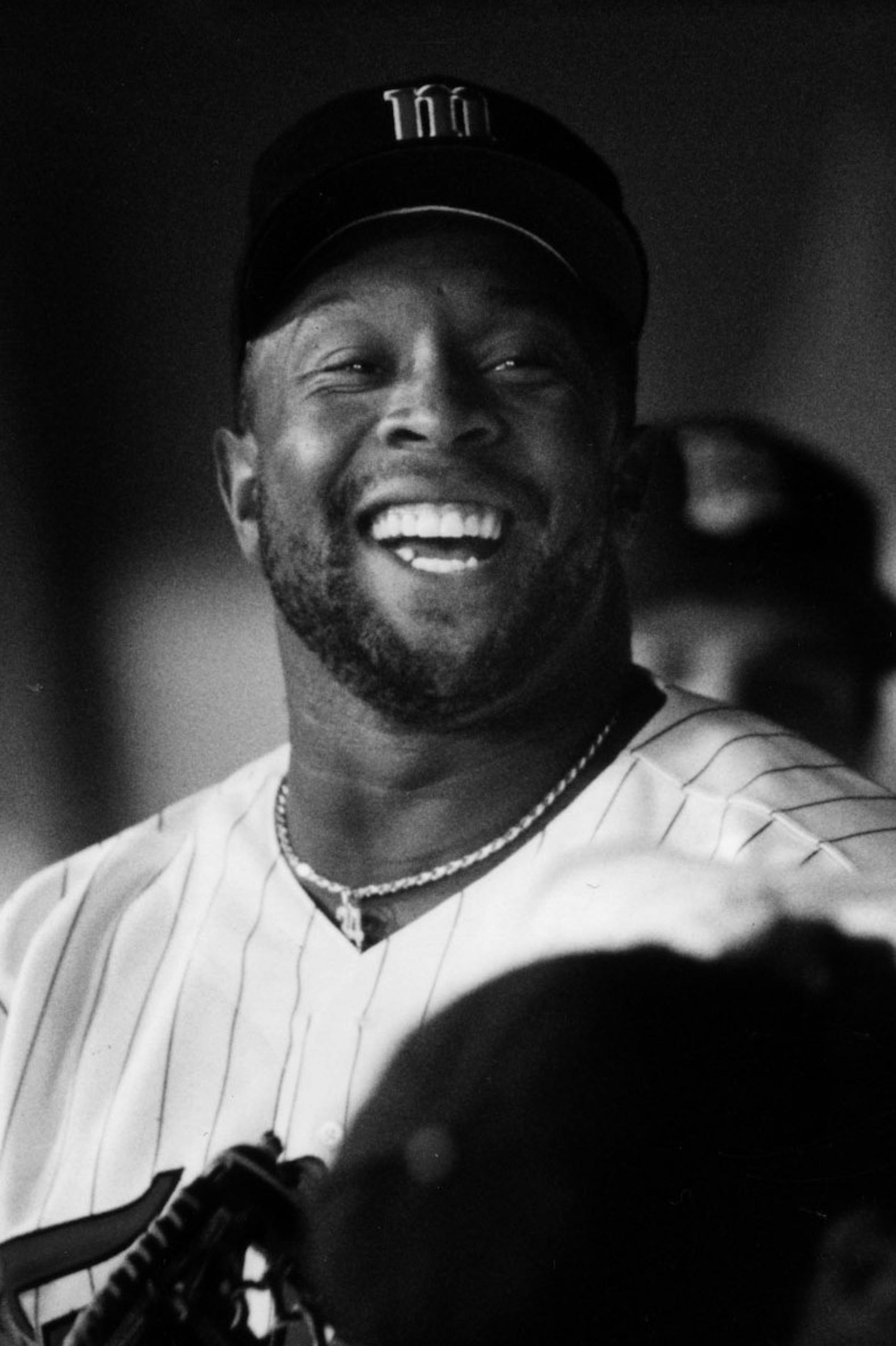 Kirby Puckett was all smiles as he joked with other Minnesota Twins players before the season opener at the Metrodome, April 6, 1993. Star Tribune photo by Bruce Bisping. ORG XMIT: MIN2012090621450338