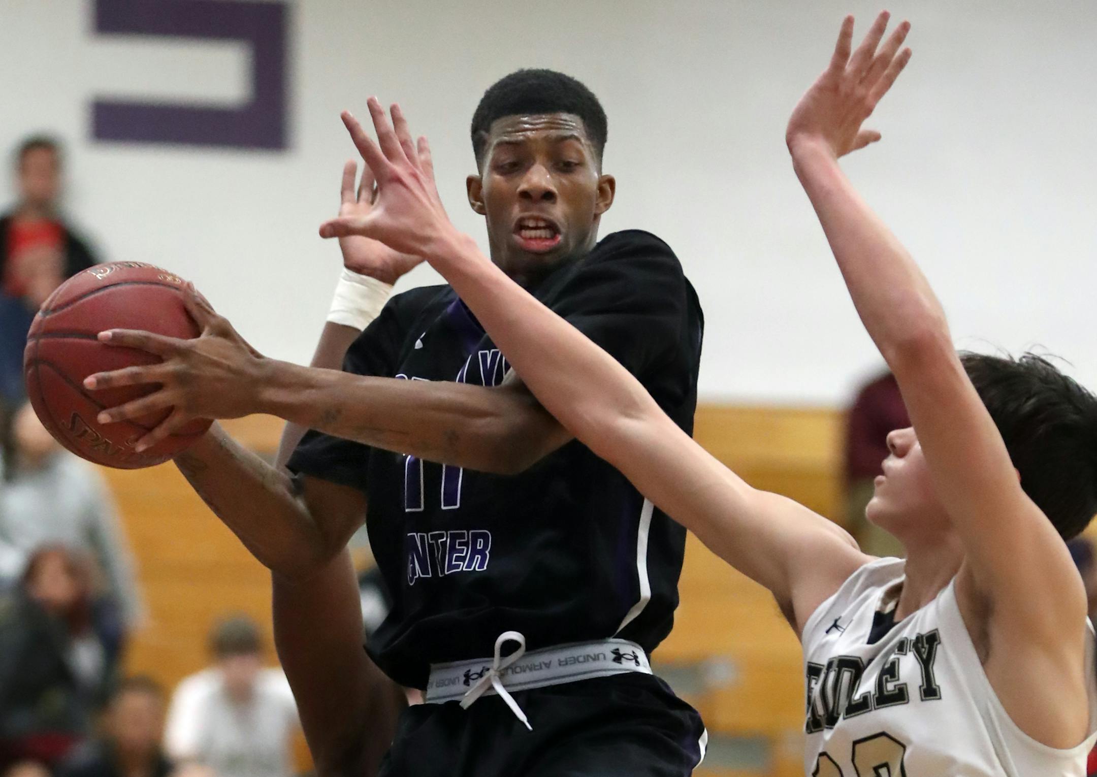 Devonta Prince,#11, of Brooklyn Center boys' basketball tries to get control of the ball.] RICHARD TSONG-TAATARII ï richard.tsong-taatarii@startribune.com