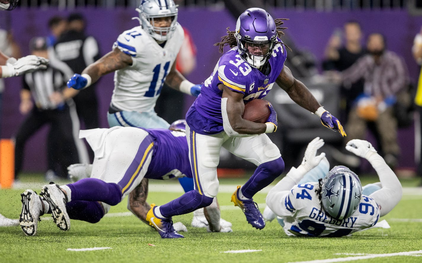 Minnesota Vikings running back Dalvin Cook (33) in the fourth quarter, Sunday, Oct. 31, 2021 in Minneapolis, Minn. The Minnesota Vikings hosted the Dallas Cowboys at U.S. Bank Stadium. ] CARLOS GONZALEZ • cgonzalez@startribune.com