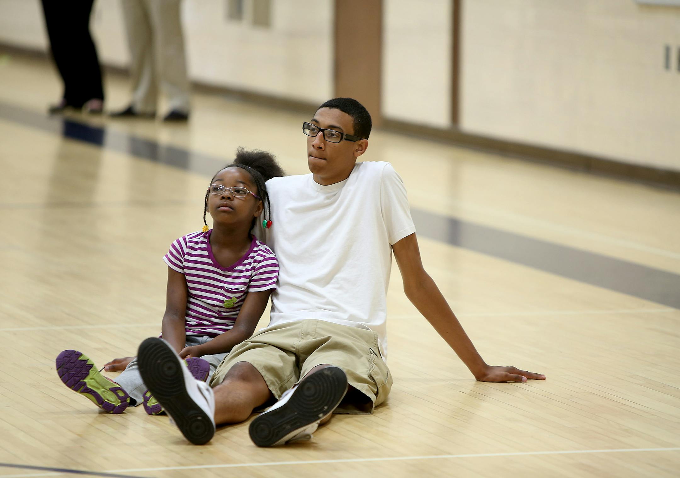 Ashtin Gulyard, 18, a U of M student, helped be a comfort to a student during a morning program at North View Junior High, Tuesday, July 1, 2014 in Brooklyn Park, MN. ] (ELIZABETH FLORES/STAR TRIBUNE) ELIZABETH FLORES • eflores@startribune.com