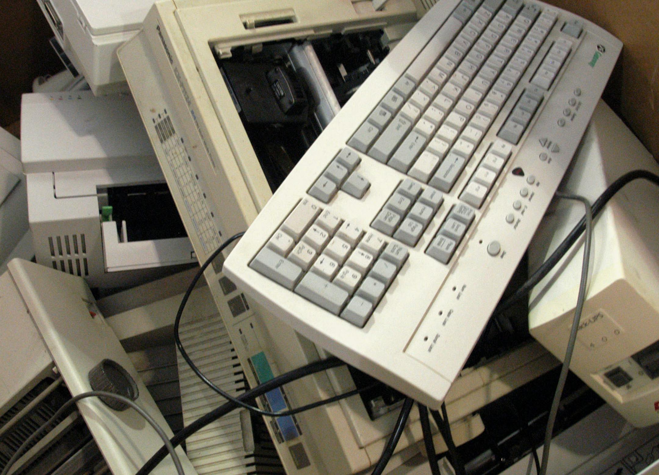 ** ADVANCE FOR Monday June 12 ** Old computer equipment is tossed into waiting boxes Friday, June 9, 2006, at the North Wake Landfill in Raleigh, N.C. After a box is filled, it is shipped out to be recycled. (AP Photo/Karen Tam) ORG XMIT: NCKT108