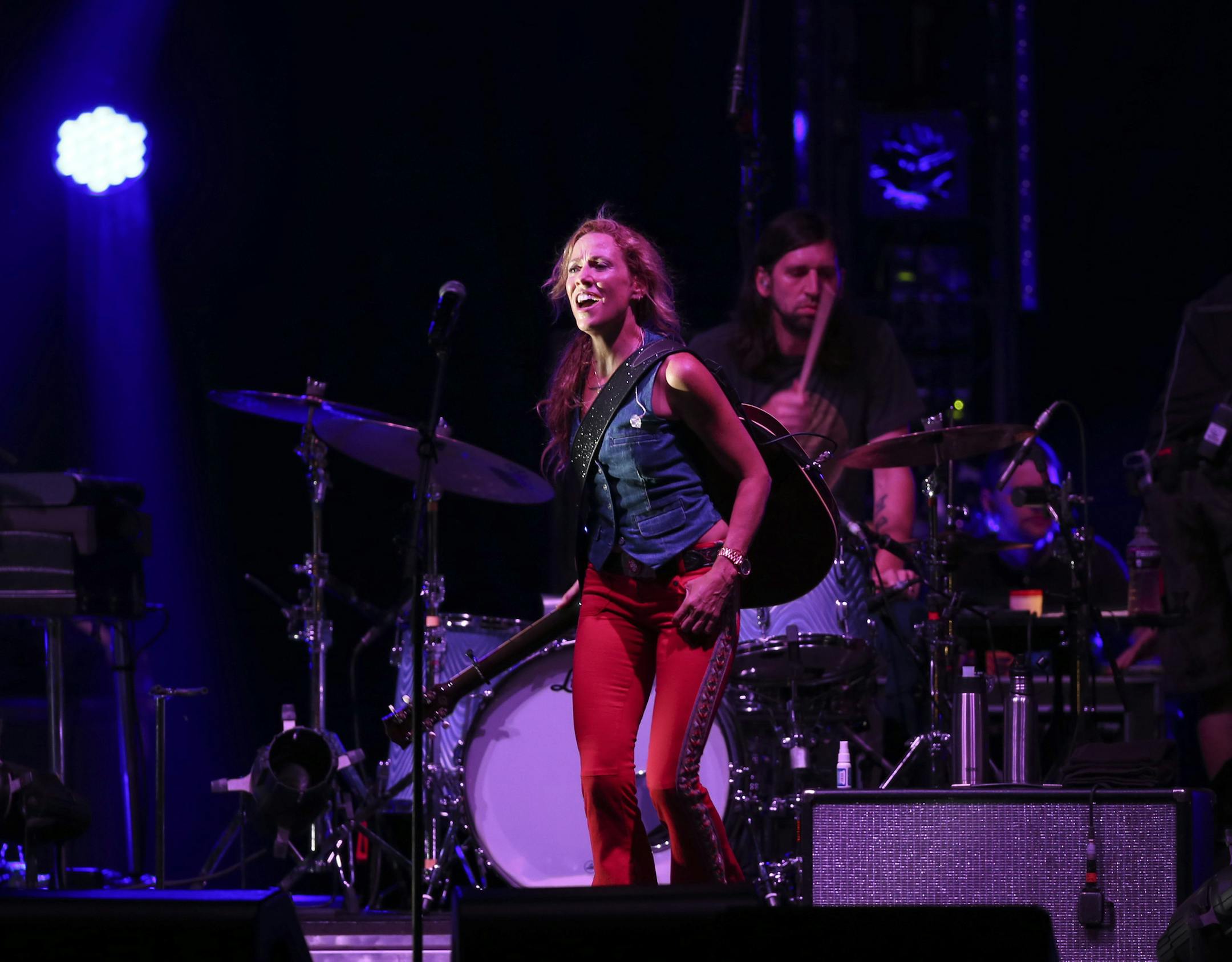 Sheryl Crow and her band performed at the State Fair Grandstand Sunday night , August 25, 2013. Sheryl Crow at the start of her third song, "Easy" during Sunday night's show at the State Fair. ] JEFF WHEELER ‚Ä¢ jeff.wheeler@startribune.com