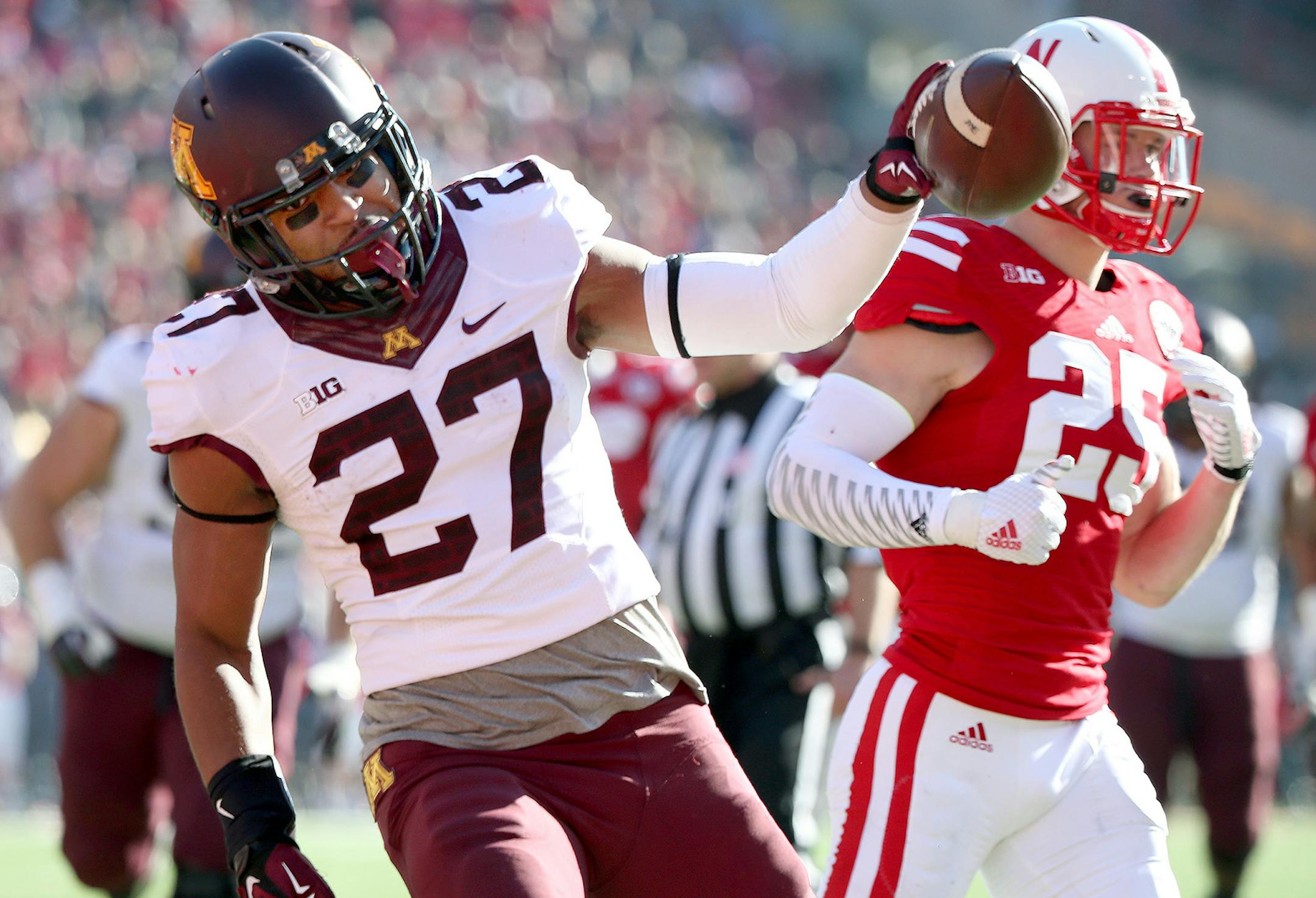 Minnesota's running back David Cobb (27) ran for a touchdown in the third quarter as the Minnesota Gophers took on the Nebraska Cornhuskers at Memorial Stadium, Saturday, November 22, 2014 in Lincoln, NE. ] (ELIZABETH FLORES/STAR TRIBUNE) ELIZABETH FLORES • eflores@startribune.com