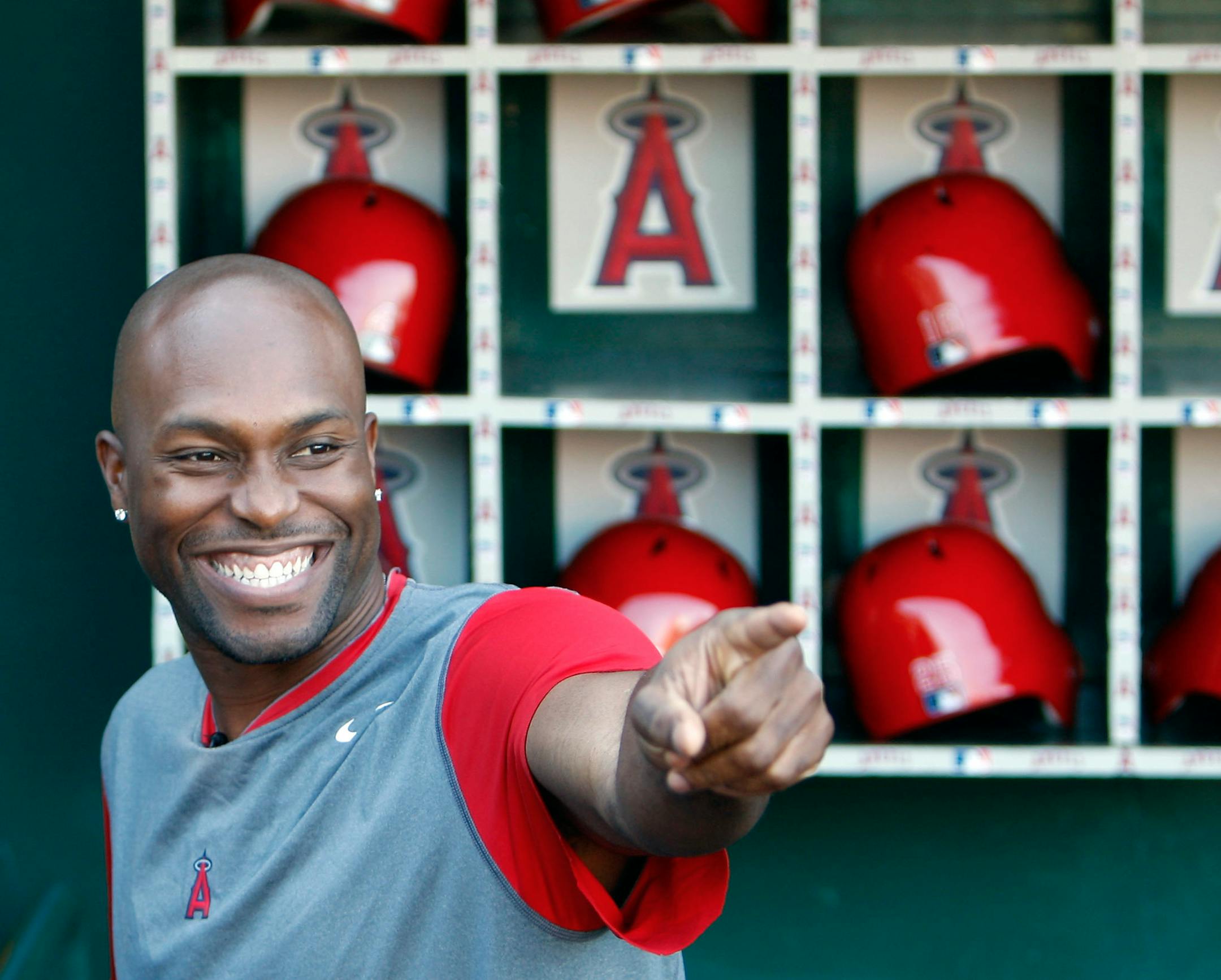 Los Angeles Angels center fielder Torii Hunter points to Minnesota Twins manager Ron Gardenhire before their baseball game in Anaheim, Calif., Thursday, Aug. 21, 2008. (AP Photo/Chris Carlson)