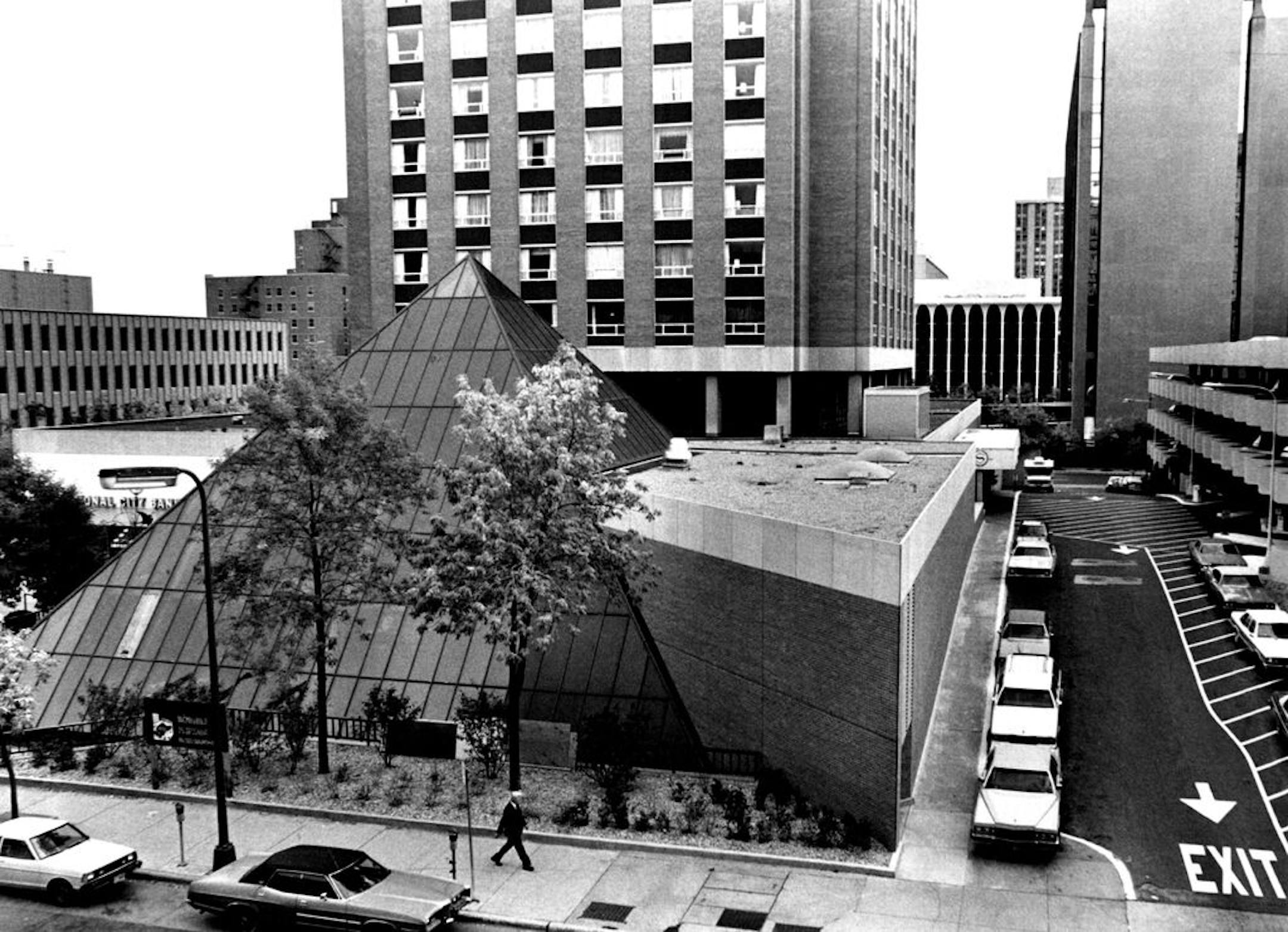September 23, 1981 A building addition to the Sheraton-Ritz consisting of 3 restaurants, a lounge, indoor pool and health club facility is nearly completed. 18,000 sq. ft. of floor space was added in a 3 million dollar program. Project was started in August 1980 and is now complete except for the health club facility. Restaurants are the Stradivarius restaurant and lounge, Window Terrace Cafe and Palm Terrace poolside restaurant. Also involved was a complete lobby renovation and building of 5 ad