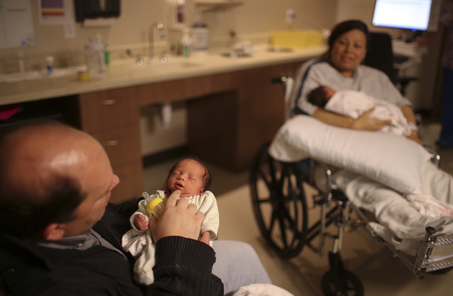 Minnesota's preterm birth rate measurably increased in 2012, according to a new March of Dimes report, despite progress in the state in reducing the number of pregnant women without insurance and who smoke. Part of the problem is that pregnant women are, on average, getting older and sicker. Twin girls were born prematurely Monday to Brian and Mira Vats-Fournier at The Mother Baby Center at Children's Hospital in Minneapolis. Brian Vats-Fournier fed his daughter, Jaya, while his wife Mira held K