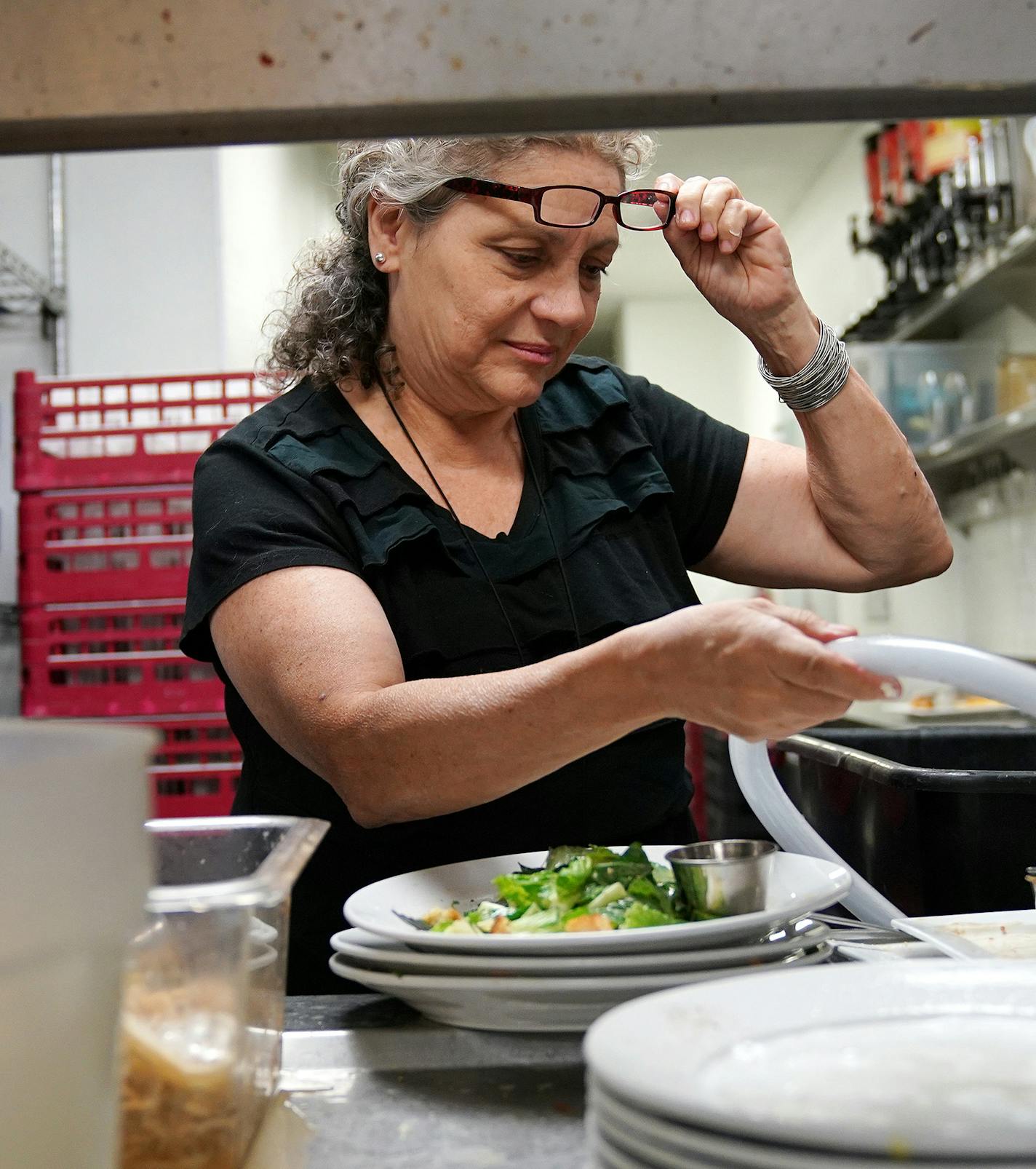 Hell's Kitchen co-owner Cynthia Gerdes washed dishes as she helped out in the kitchen Thursday afternoon. ] ANTHONY SOUFFLE &#xef; anthony.souffle@startribune.com Hell's Kitchen co-owner Cynthia Gerdes and general manager KJ Granberg helped out the kitchen staff before their weekly 90 minute "financials" meeting with the 8 or so senior team managers who focus on where they've been, where they are, and where they're going Thursday, Sept. 6, 2018 in Minneapolis.