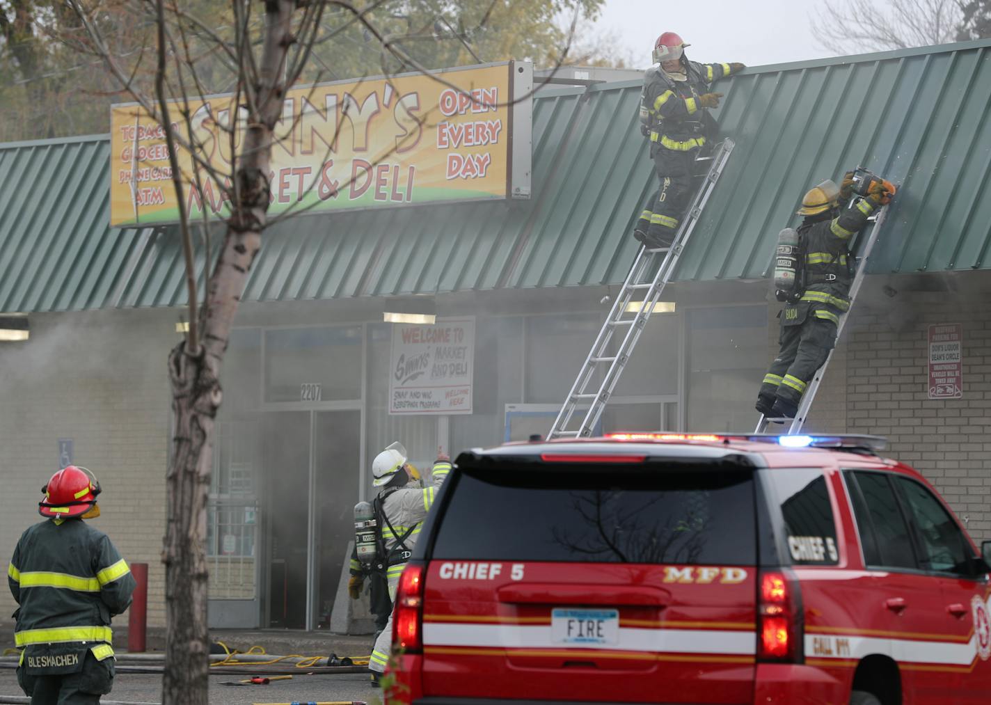 A two alarm fire broke out at the B & G Liquors and Sunny's Market at Deli on the corner of NE 22nd Avenue and University Avenue in Northeast Minneapolis on Tuesday, October 30, 2018. ] Shari L. Gross &#xef; shari.gross@startribune.com A two alarm fire broke out at the B & G Liquors and Sunny's Market at Deli on the corner of NE 22nd Avenue and University Avenue in Northeast Minneapolis on Tuesday, October 30, 2018.