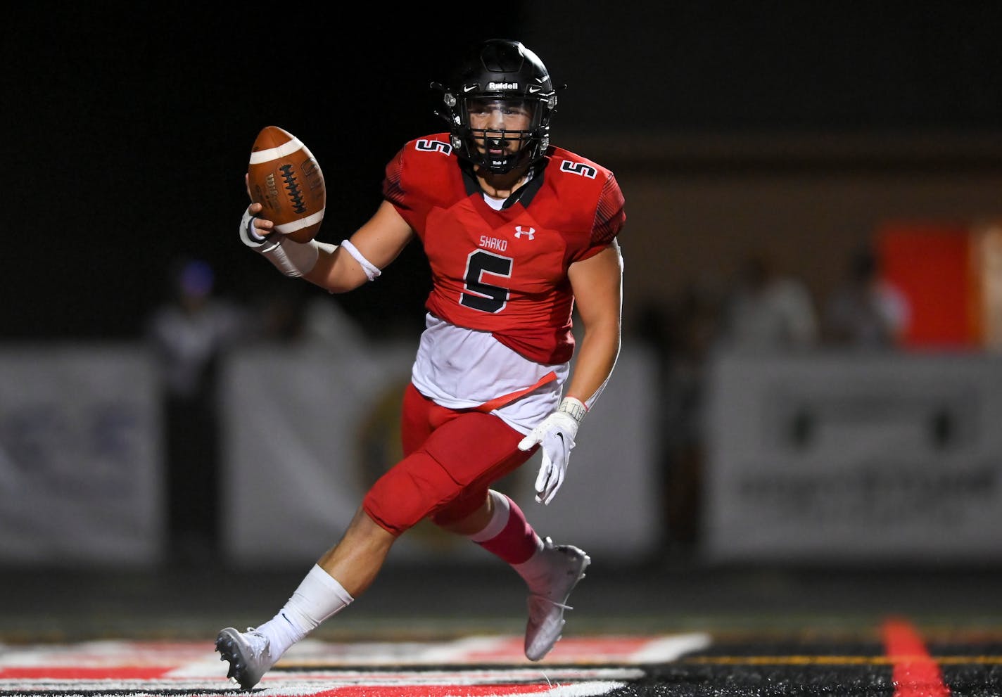 Shakopee running back Jadon Hellerud (5) celebrated after he ran for a touchdown in the third quarter against Prior Lake. ] AARON LAVINSKY • aaron.lavinsky@startribune.com