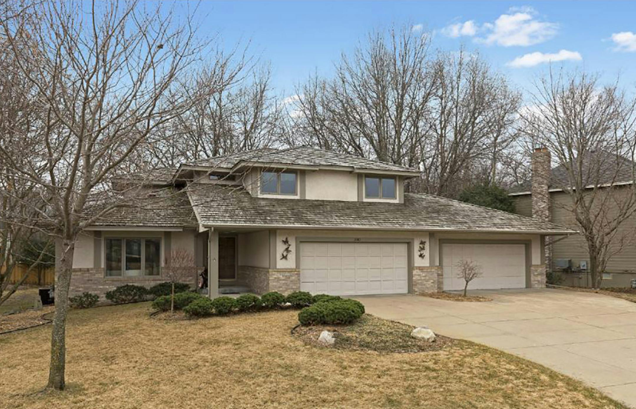 Vadnais Heights
Built in 1988, this three-bedroom, four-bath house has 3,288 square feet and features three bedrooms and a laundry on the upper level , two fireplaces, sunroom, full finished walkout basement, deck, gazebo and water garden. Listed by Pete Hitchcock, Pro Flat Rate Realty, 612-998-1919.