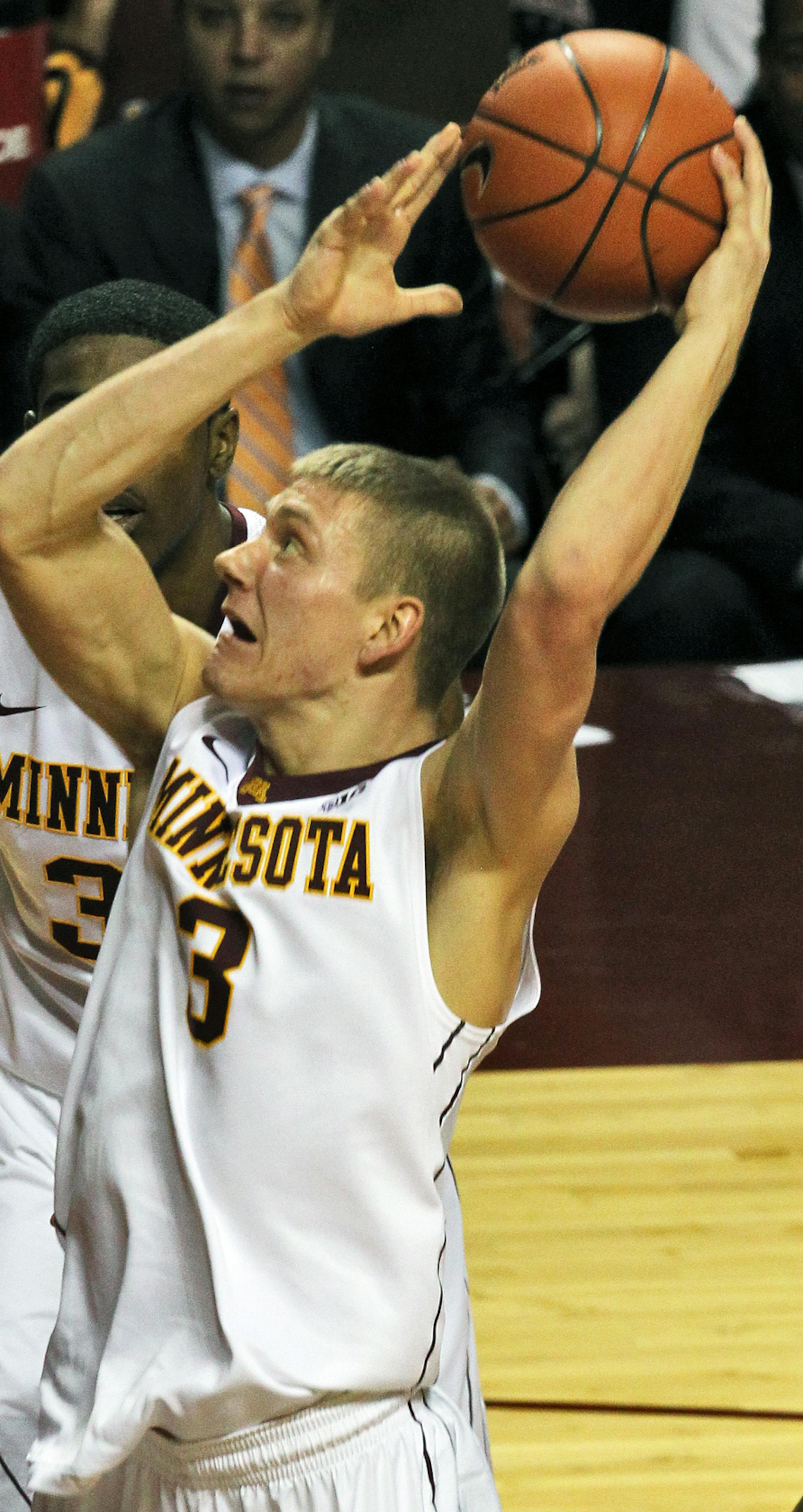 Minnesota Gophers basketball vs. Lafayette. Gophers Wally Ellenson went up for a shot. (MARLIN LEVISON/STARTRIBUNE(mlevison@startribune.com (cq - all names program) ORG XMIT: MIN1212222012072865