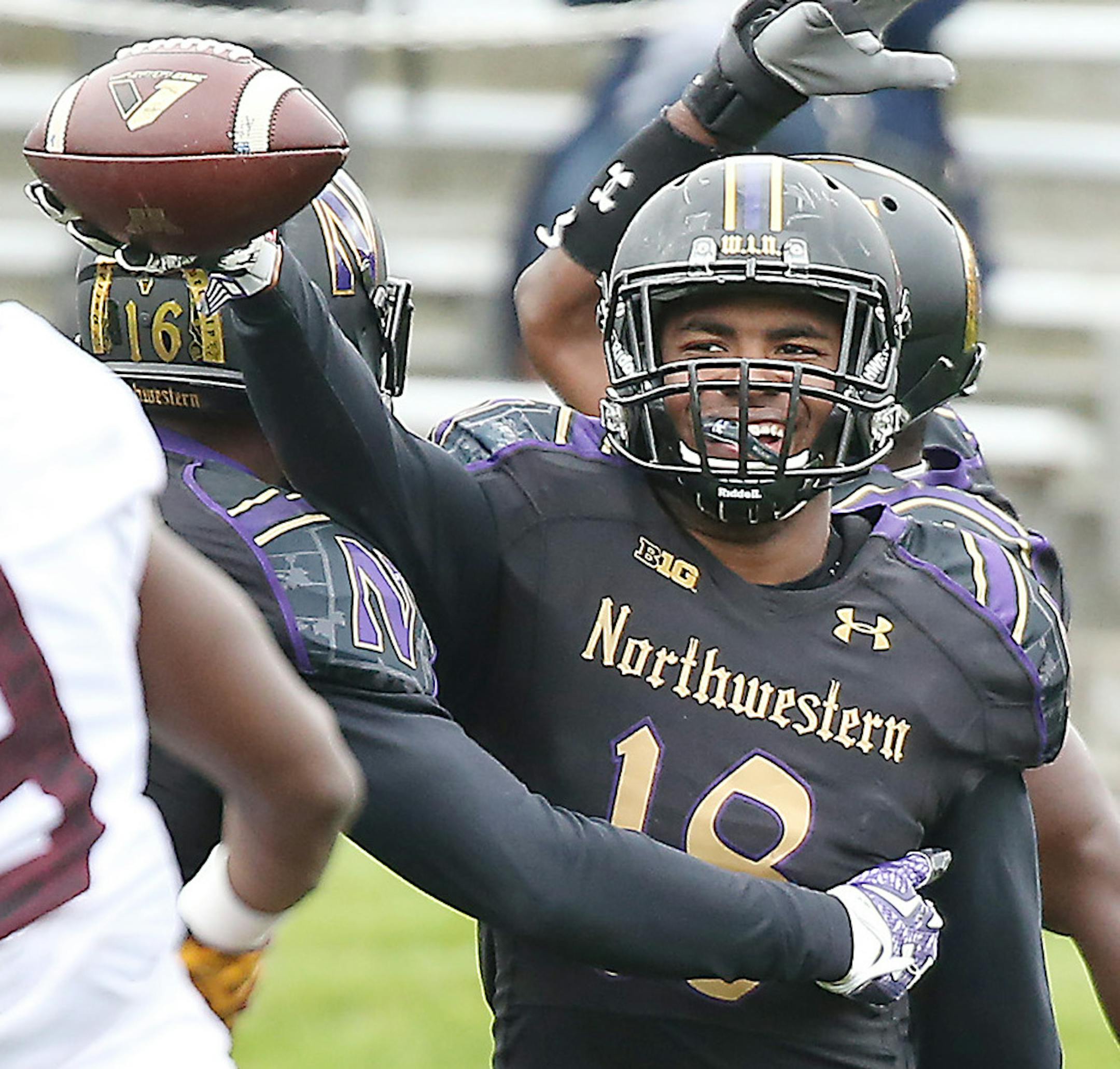 Northwestern's linebacker Anthony Walker celebrated a touchdown after the ball was stripped from Mitch Leidner in the fourth quarter as Minnesota took on the Northwestern Wildcats at Ryan Field, Saturday, October 3, 2015 in Evanston, IL. ] (ELIZABETH FLORES/STAR TRIBUNE) ELIZABETH FLORES &#x2022; eflores@startribune.com