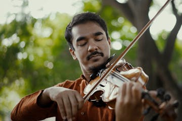 Ambi Subramaniam started playing the violin when he was just 3 years old and got his formal training from his father L. Subramaniam.