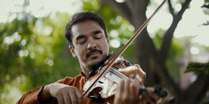 Ambi Subramaniam started playing the violin when he was just 3 years old and got his formal training from his father L. Subramaniam.