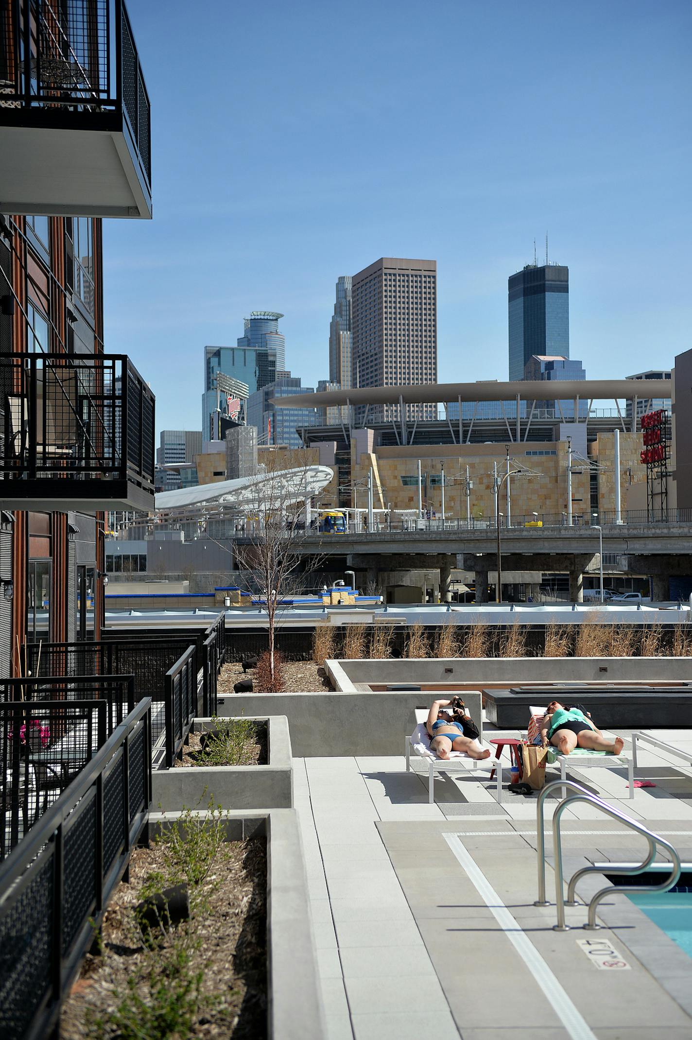 Located a few short blocks from Target Field, Junction Flats gives residents the sounds of a Twins games without the lines. ] (SPECIAL TO THE STAR TRIBUNE/BRE McGEE) **Junction Flats