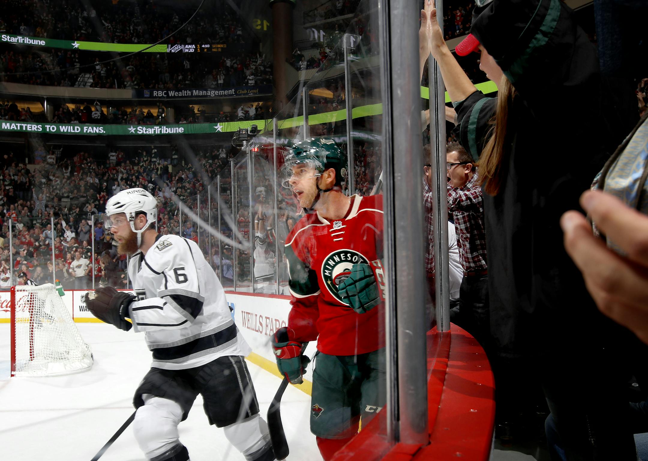 Fans celebrated after a goal by Jason Pominville (29) in the first period. ] CARLOS GONZALEZ cgonzalez@startribune.com - October 18, 2016, St. Paul, MN, Xcel Energy Center, NHL, Minnesota Wild vs. Los Angeles Kings